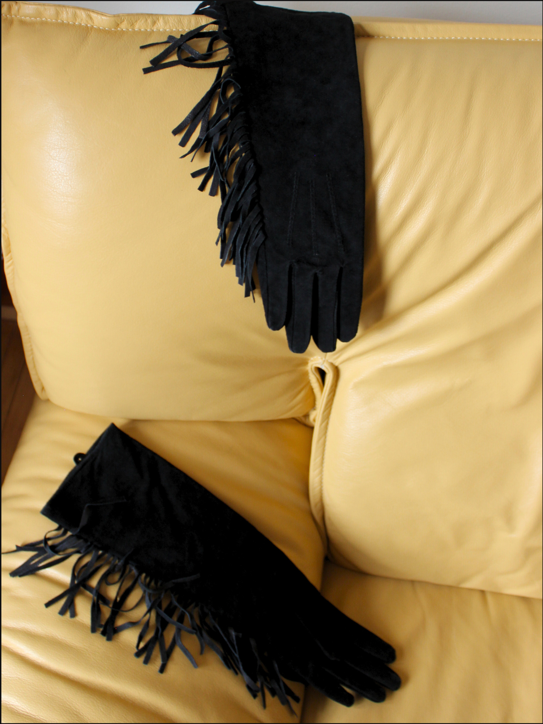 fringe gloves cover (3).png