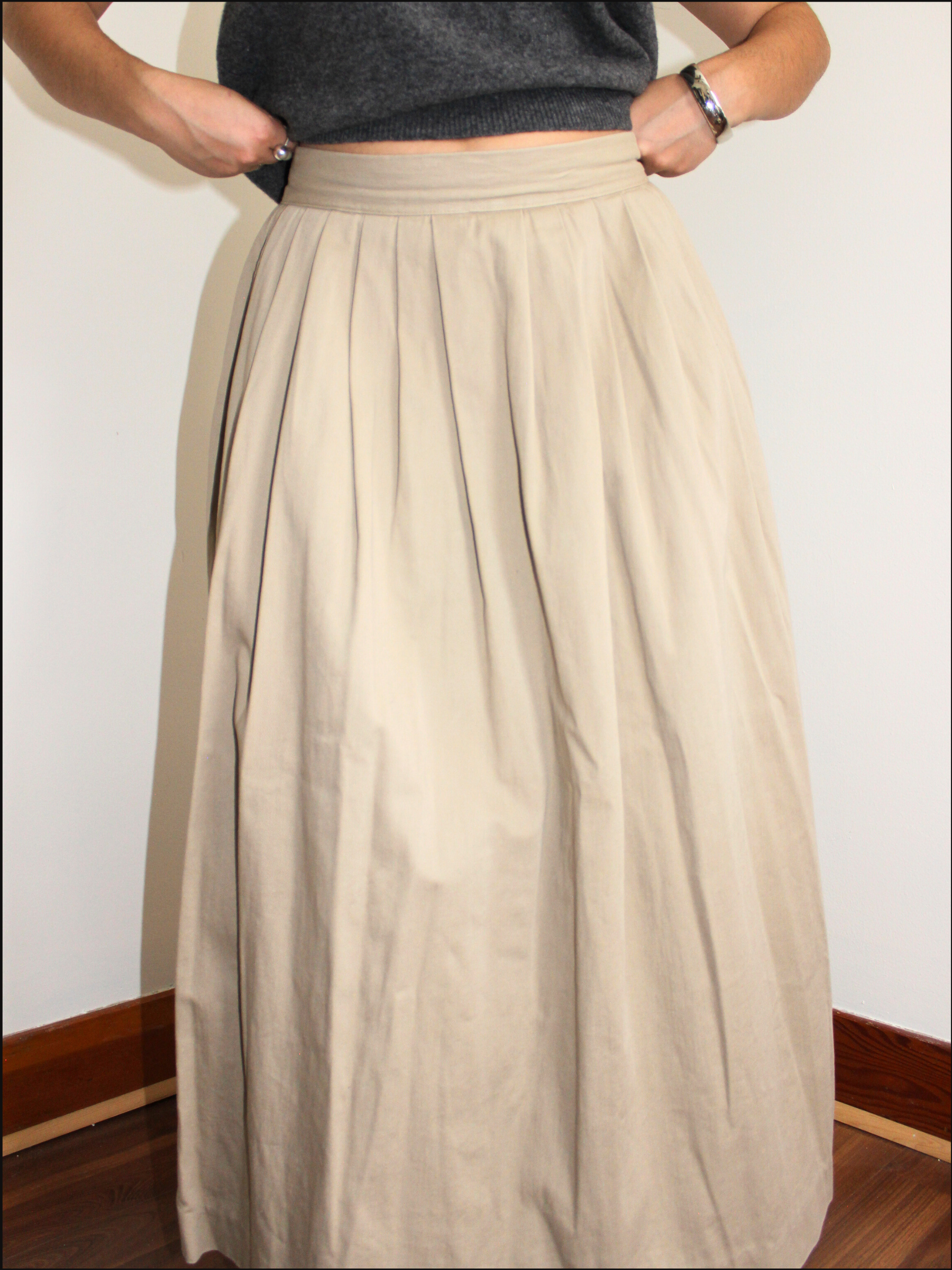 pleat chino skirt cover (6).png