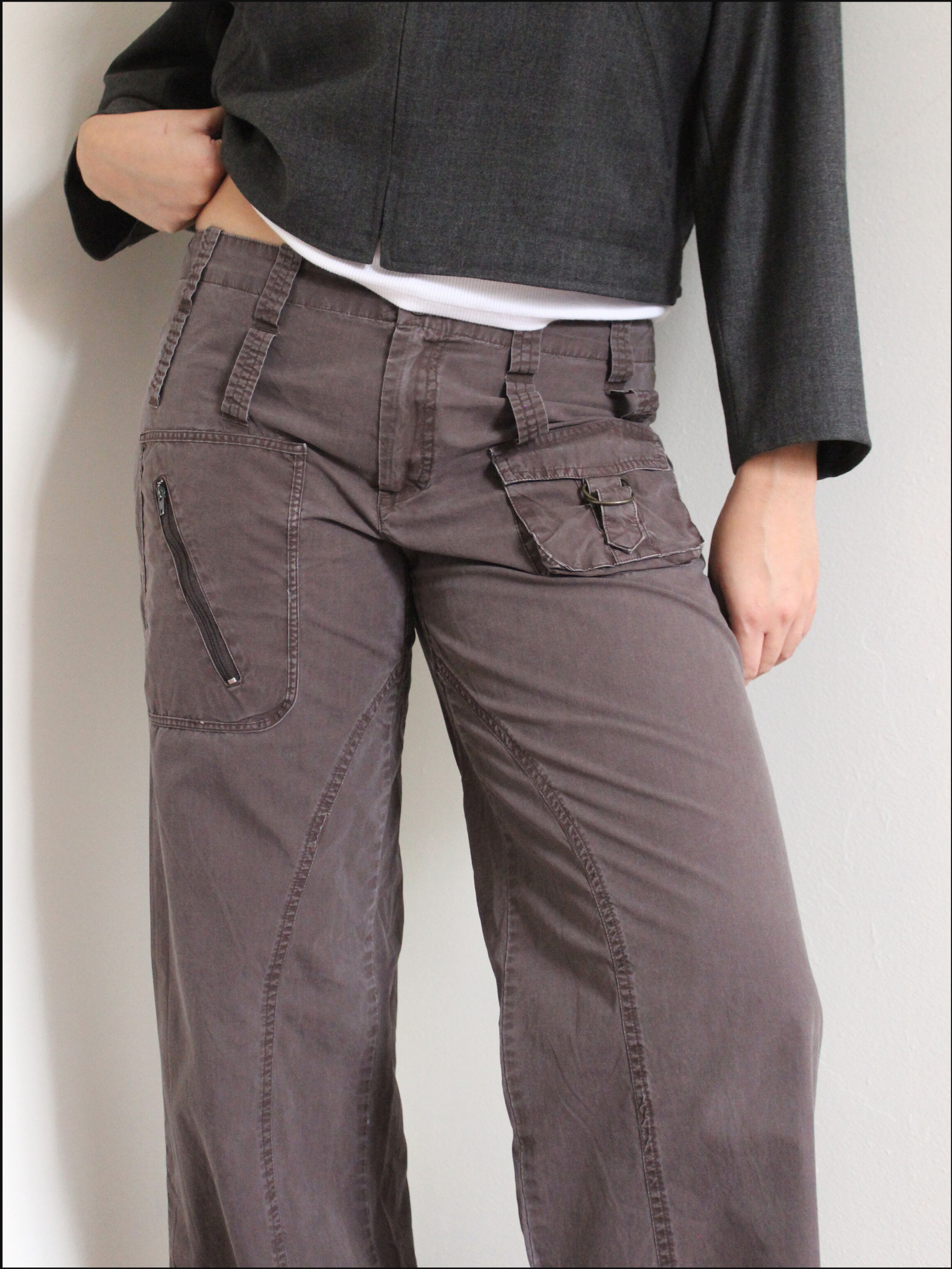 barrel cargo pants cover (6).png