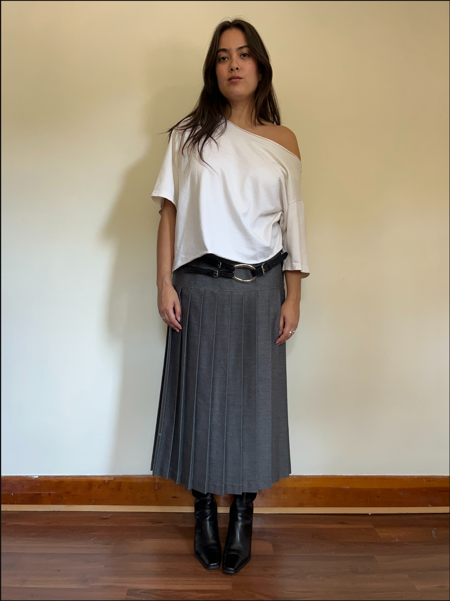 grey drop pleat skirt cover (10).png