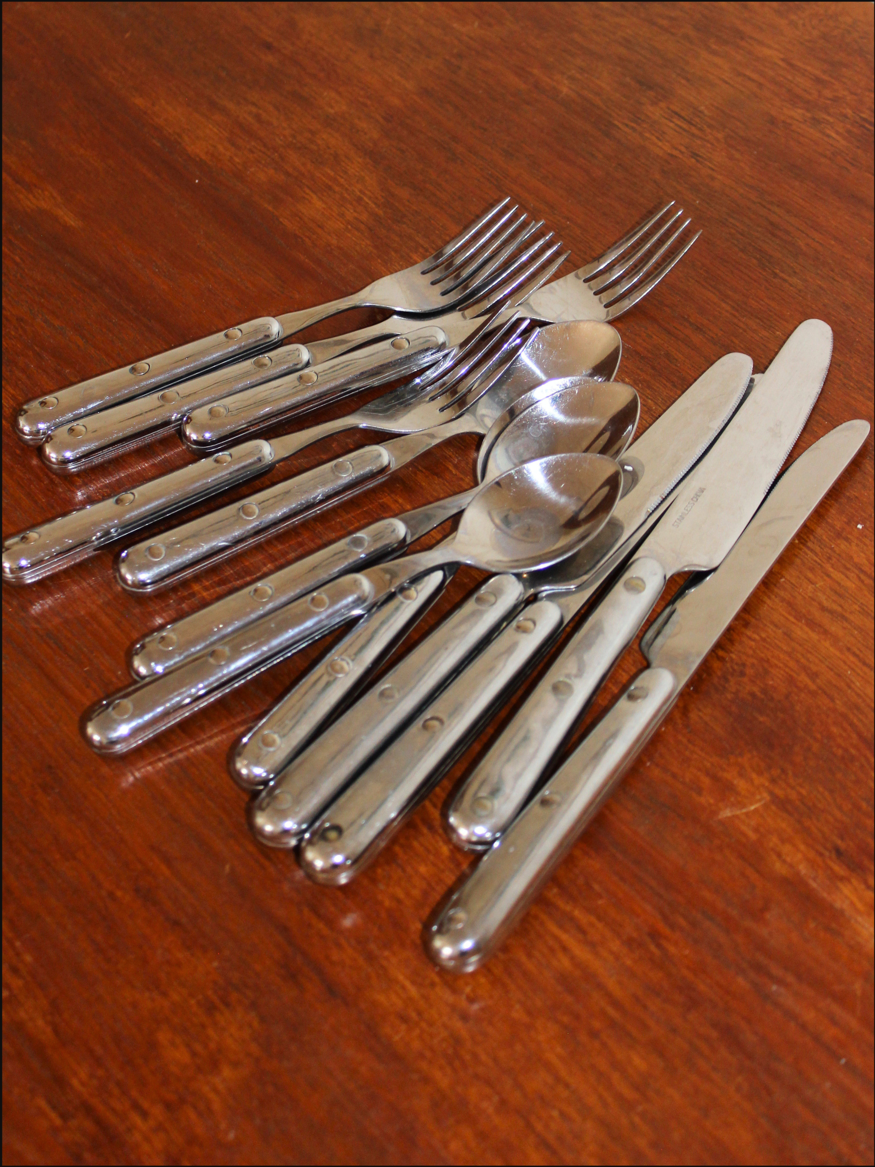 silver bistro flatware cover (2).png