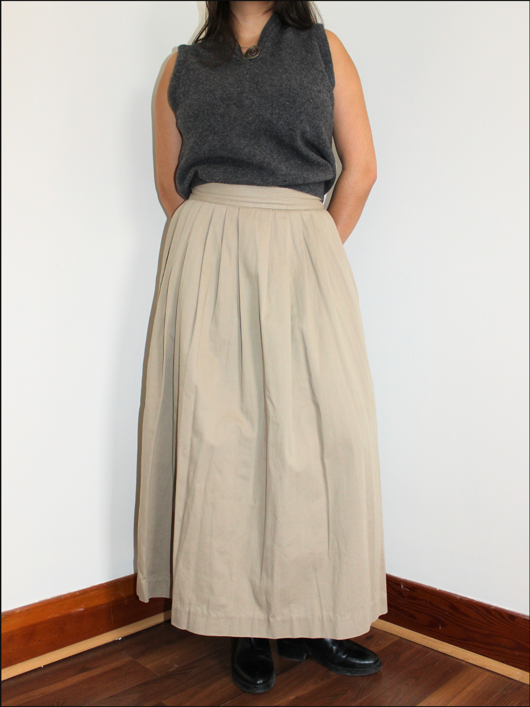 pleat chino skirt cover (7).png