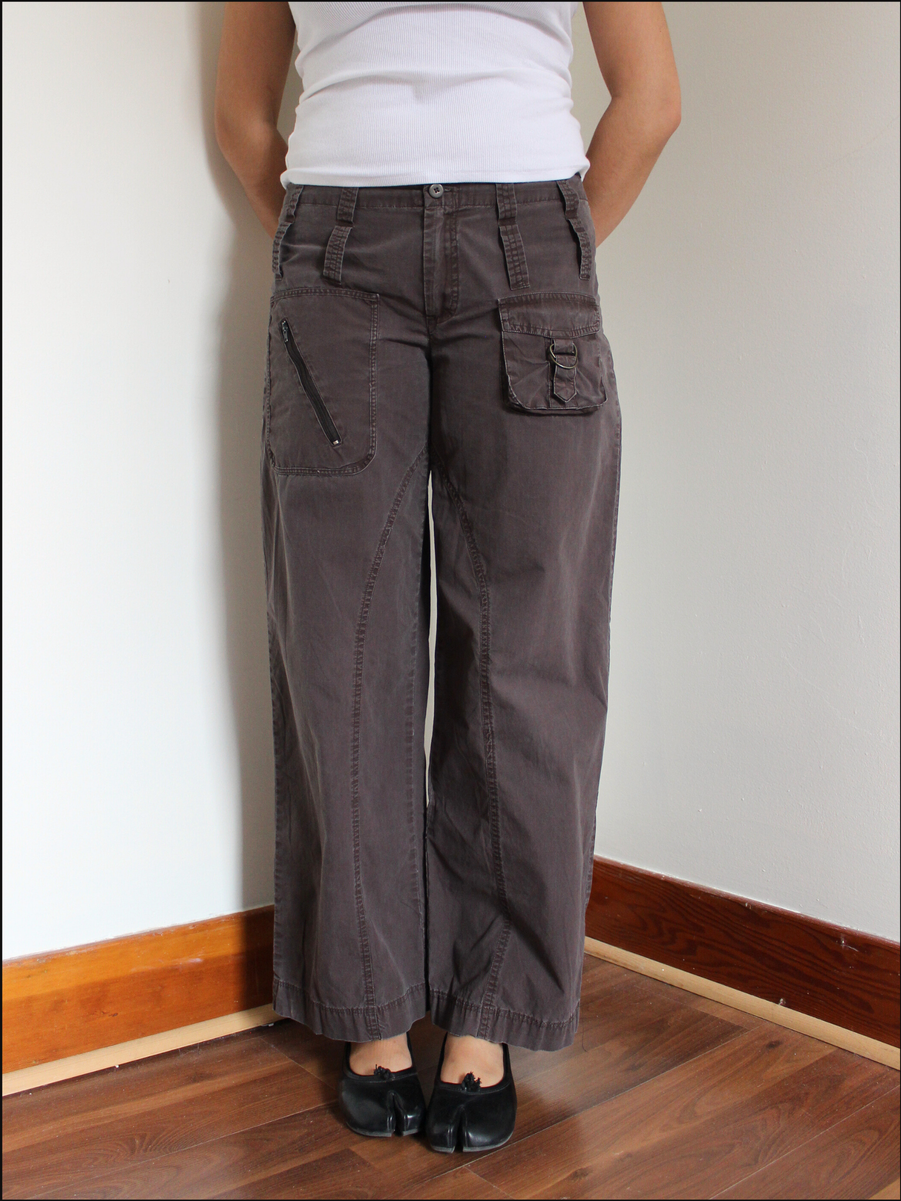 barrel cargo pants cover (4).png
