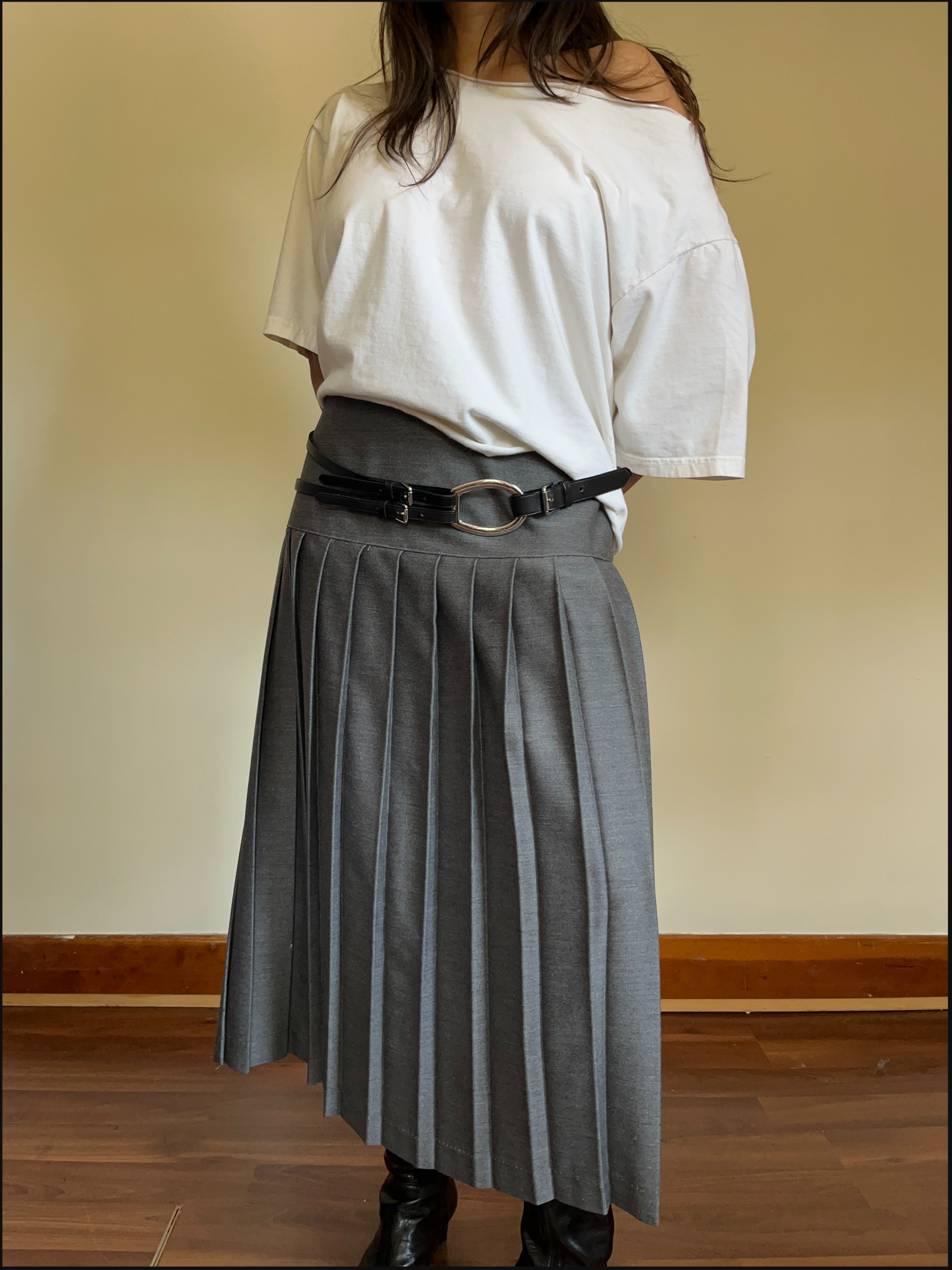 grey drop pleat skirt cover (12).png