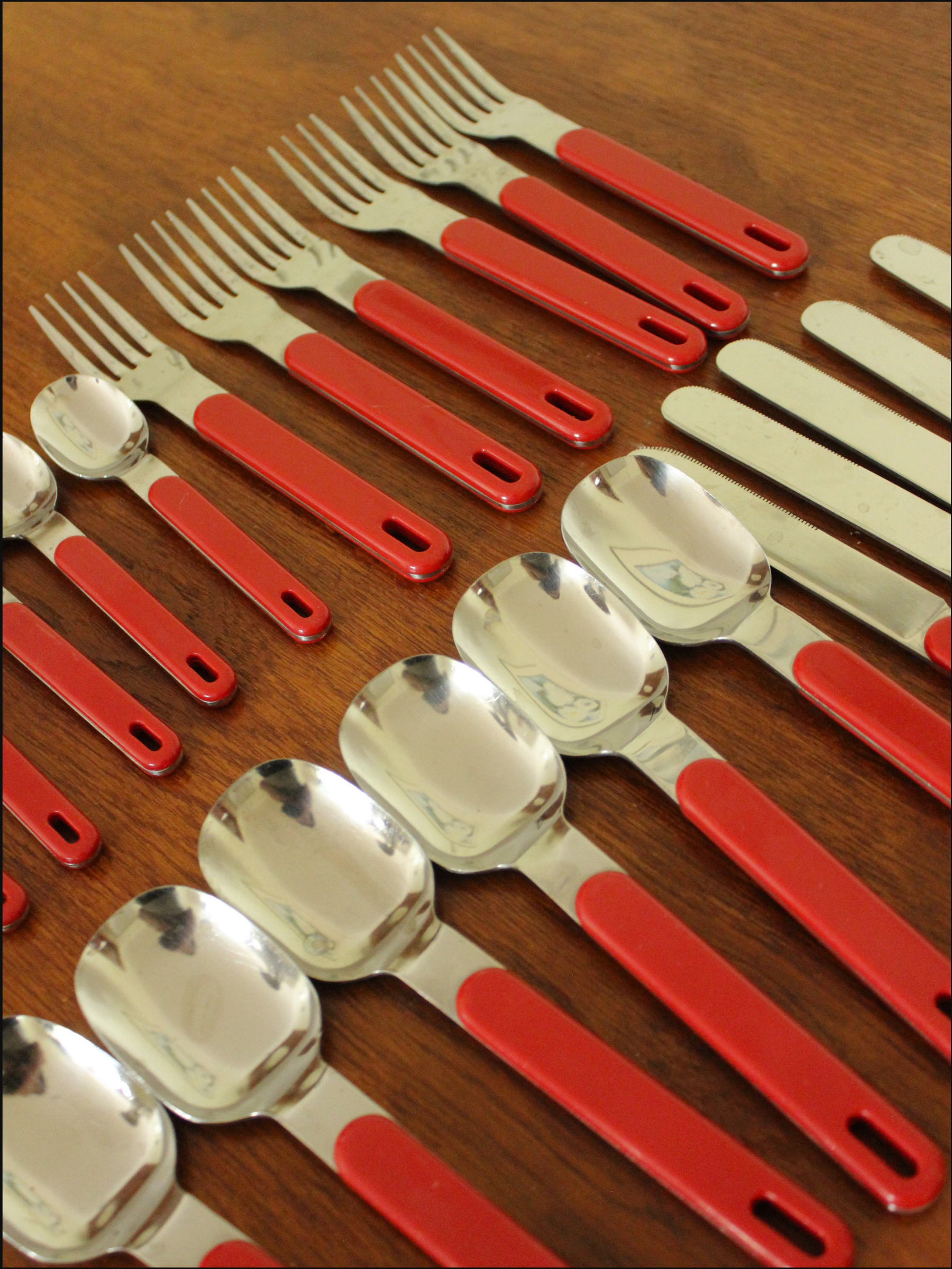 red cutlery cover (6).png