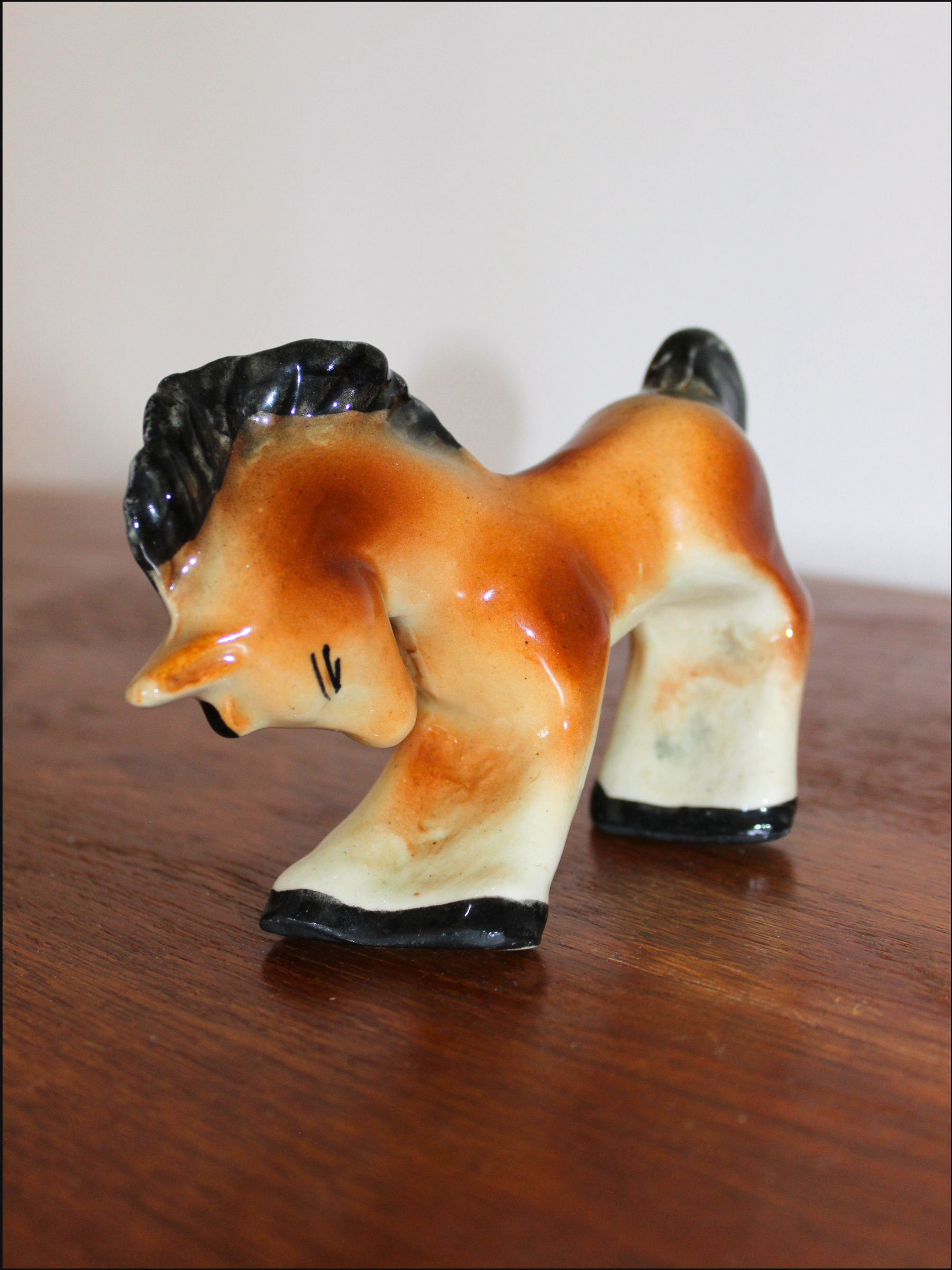 bowing horse cover (2).png