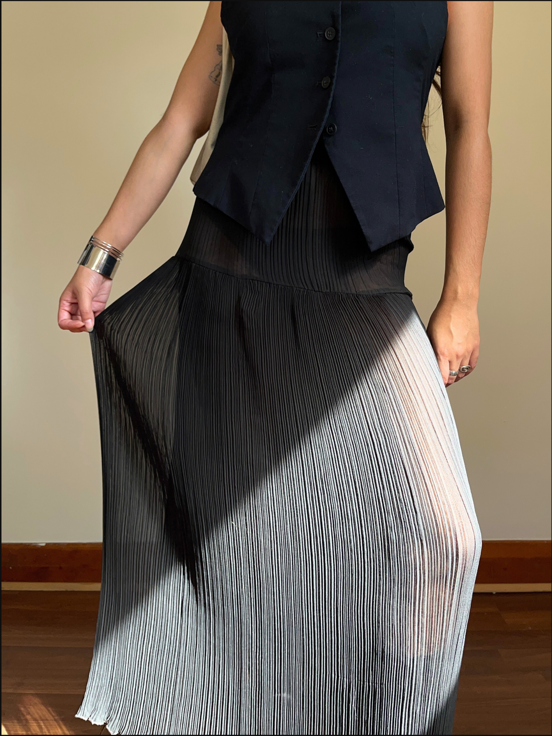 sheer plisse skirt cover (11).png