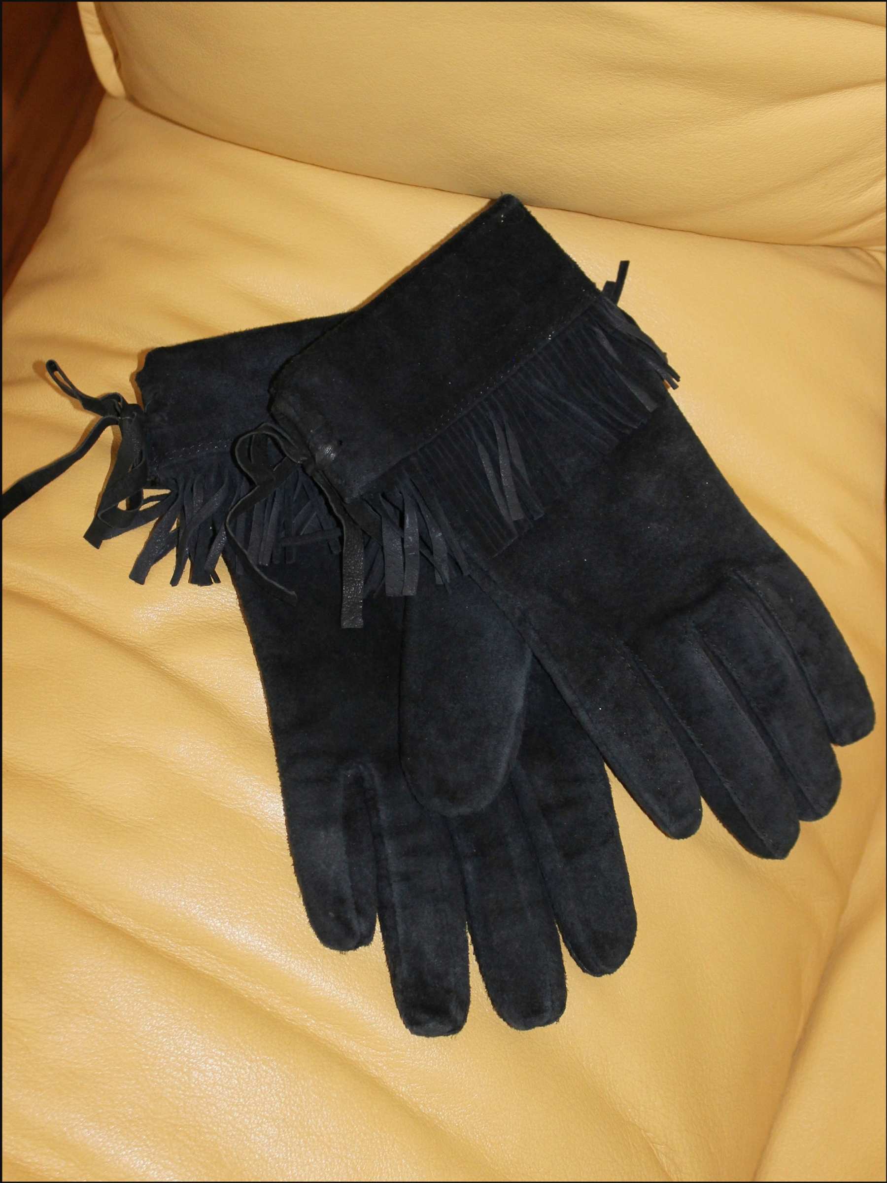 suede fringe gloves cover (6).png