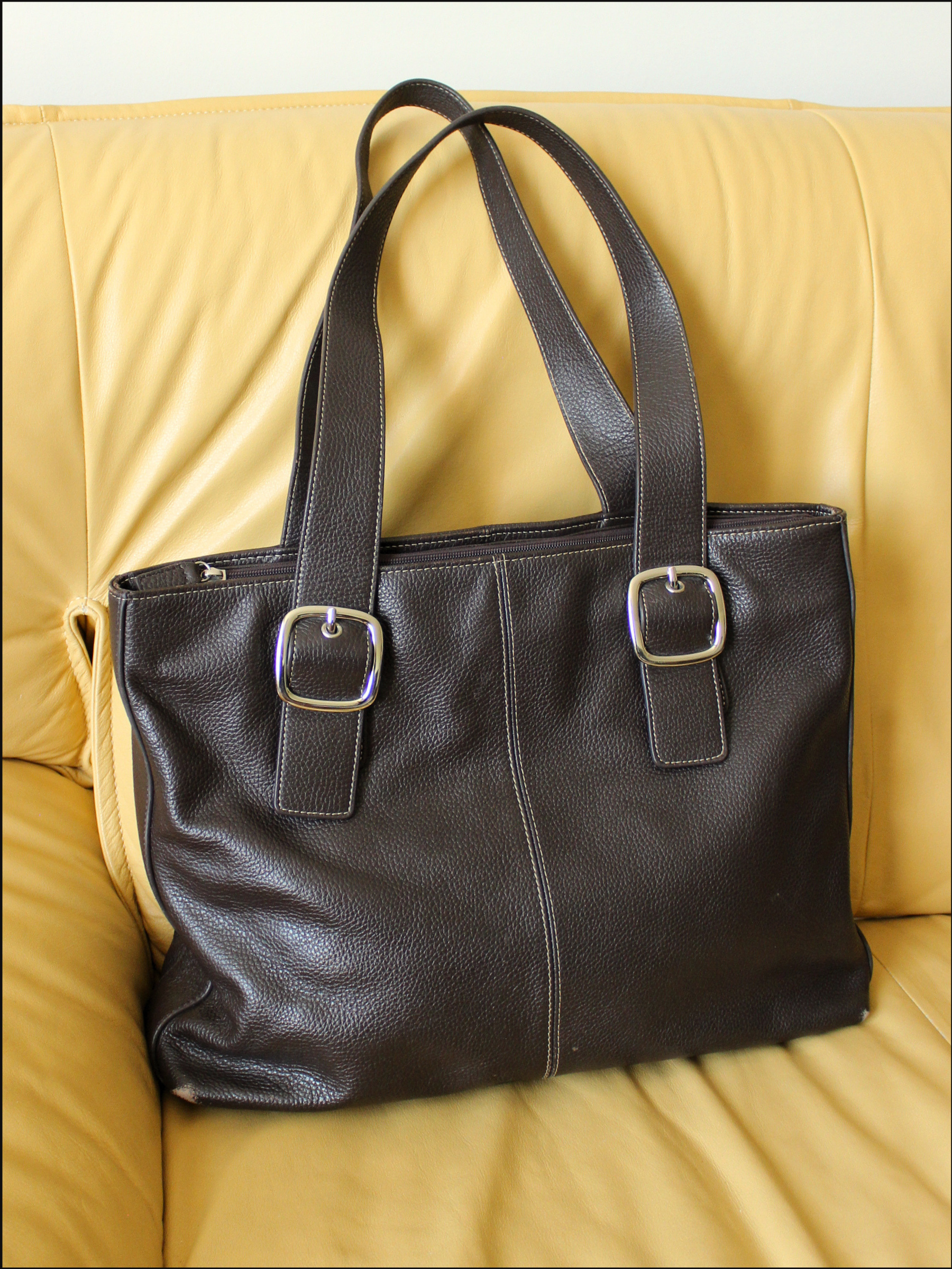 brown leather tote bag cover (2).png