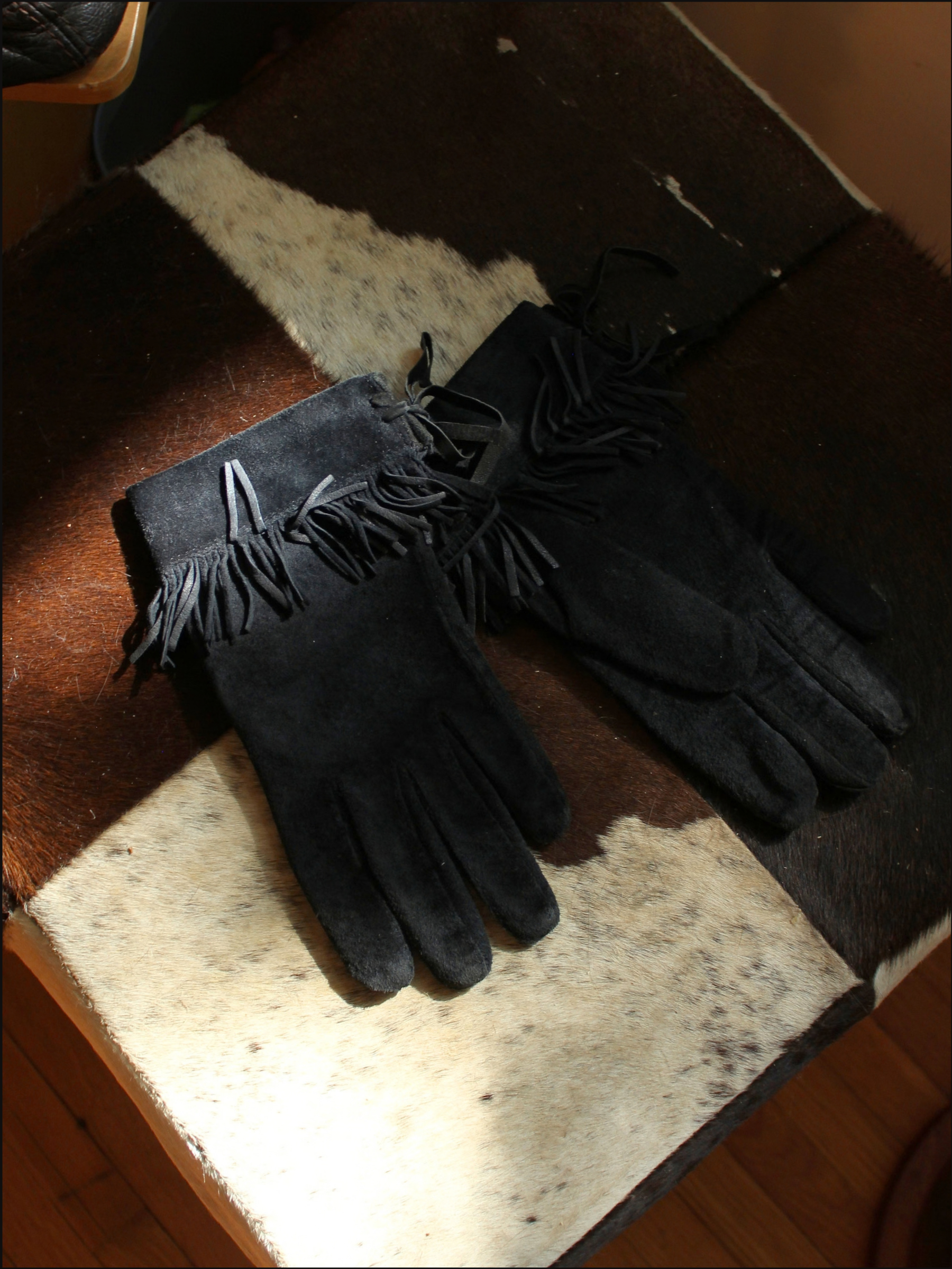suede fringe gloves cover (4).png