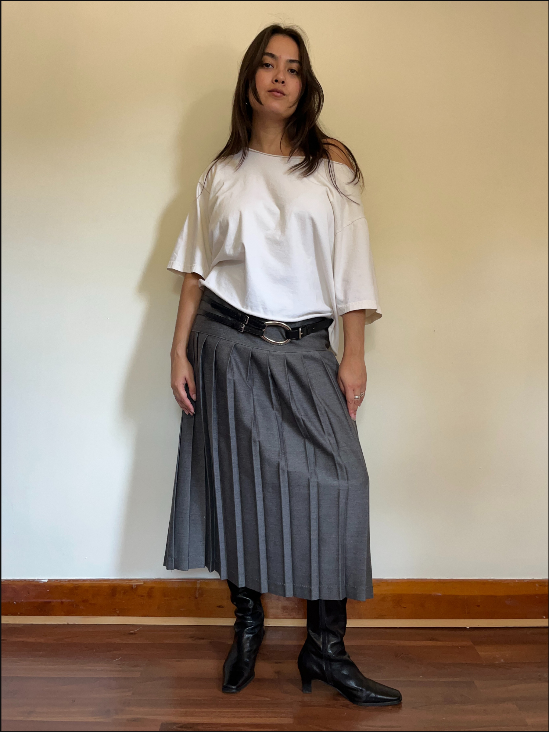 grey drop pleat skirt cover (2).png