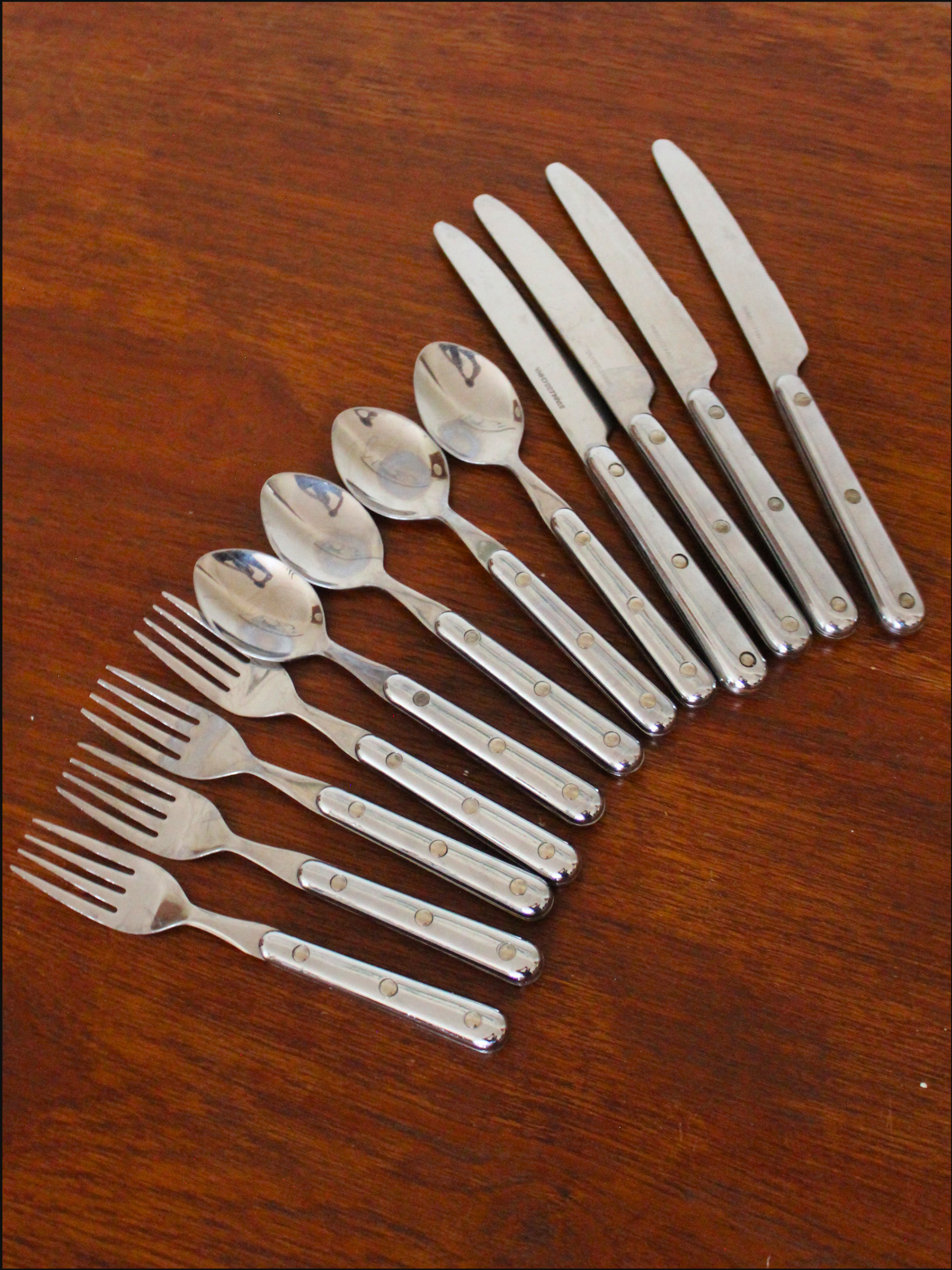silver bistro flatware cover (4).png