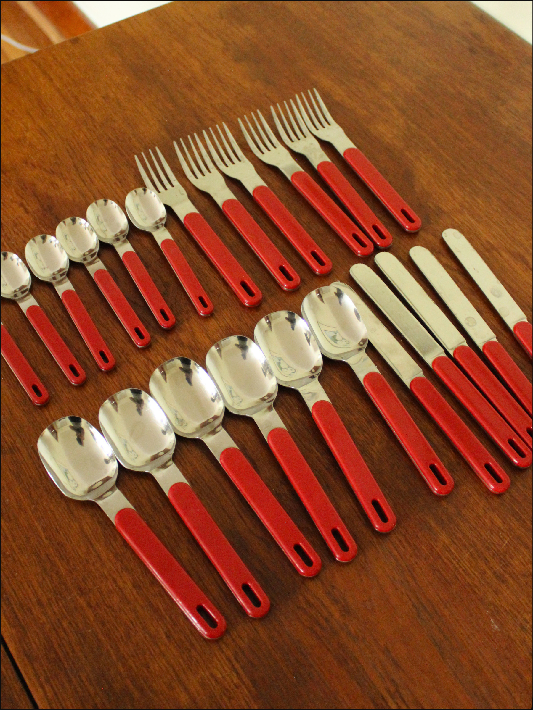 red cutlery cover (9).png
