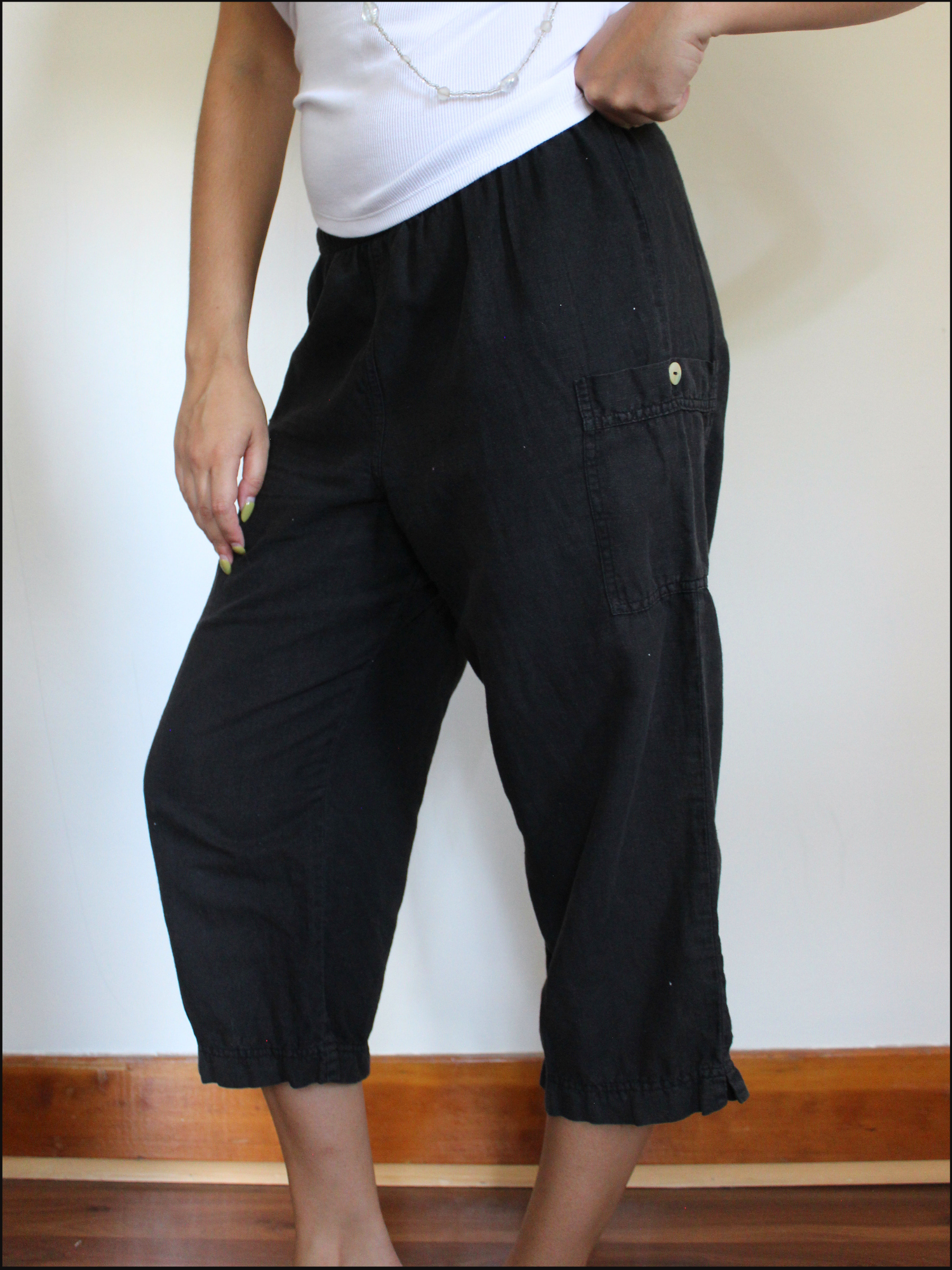 linen button capris cover.png