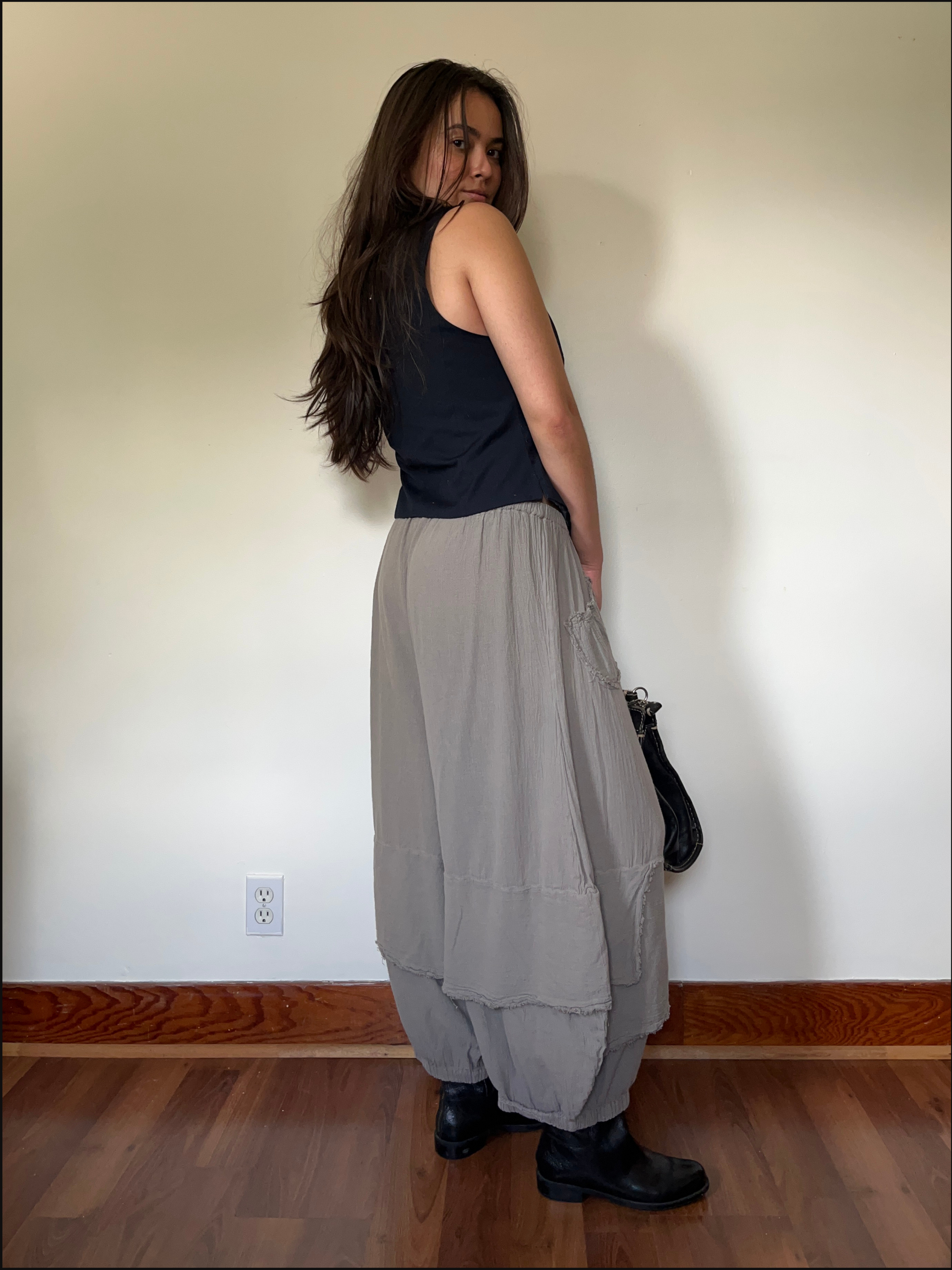 gauze balloon pants (5).png