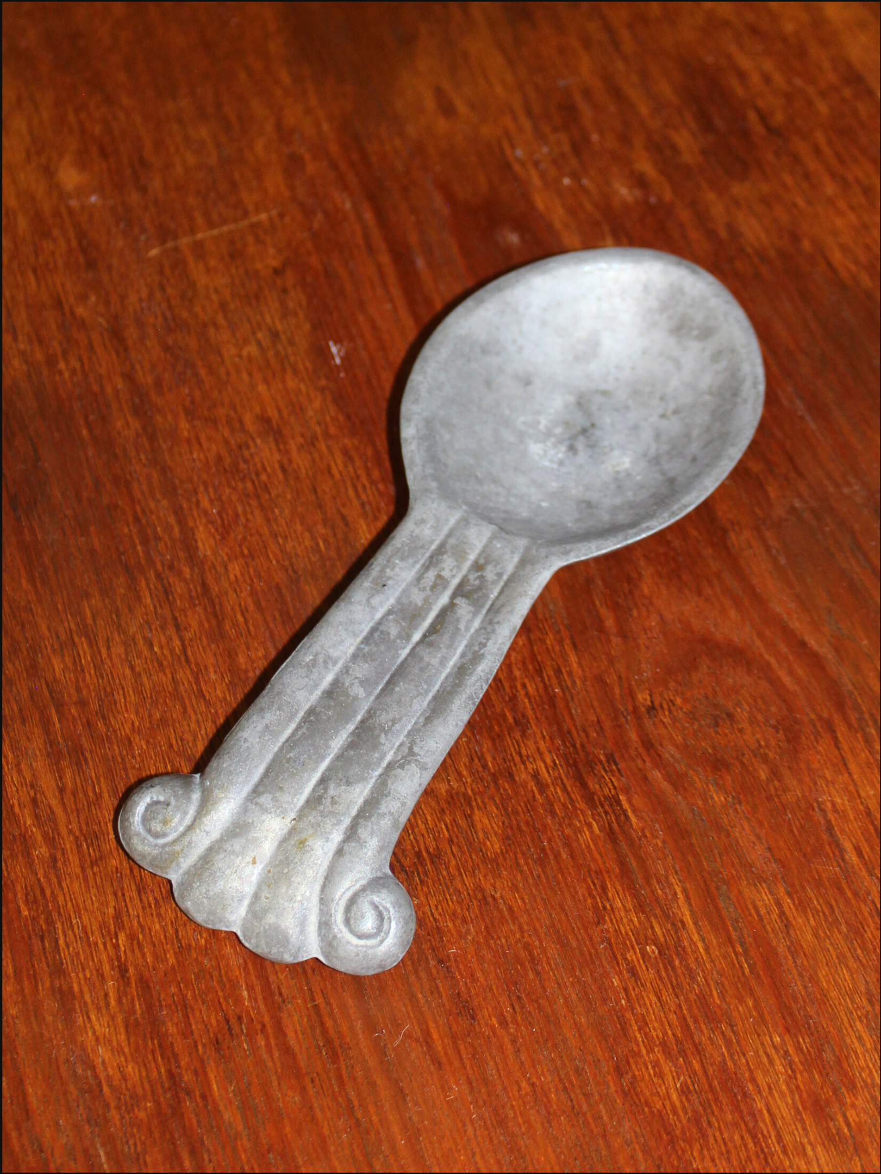 pewter spoon rest cover (3).png