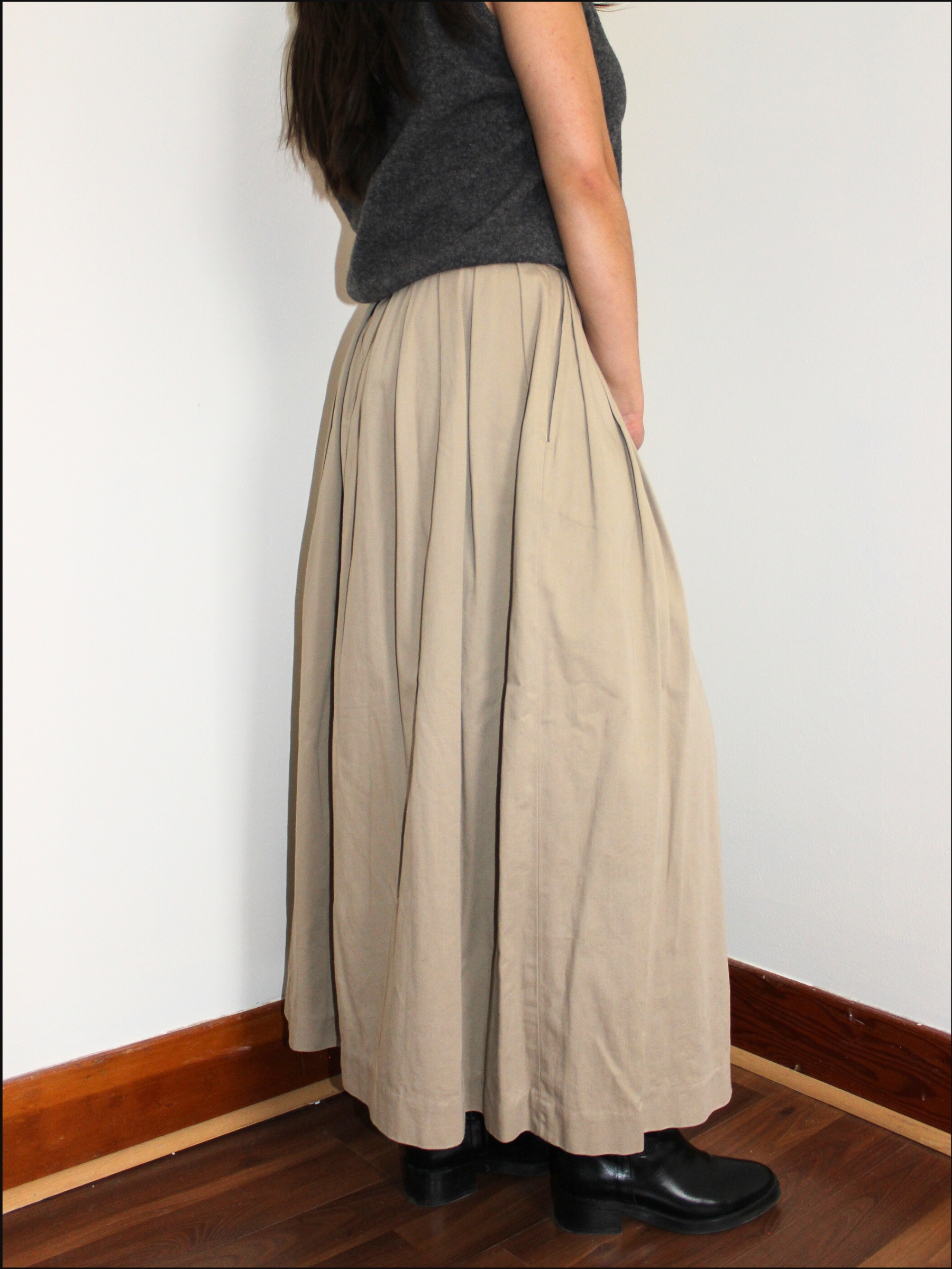 pleat chino skirt cover (4).png