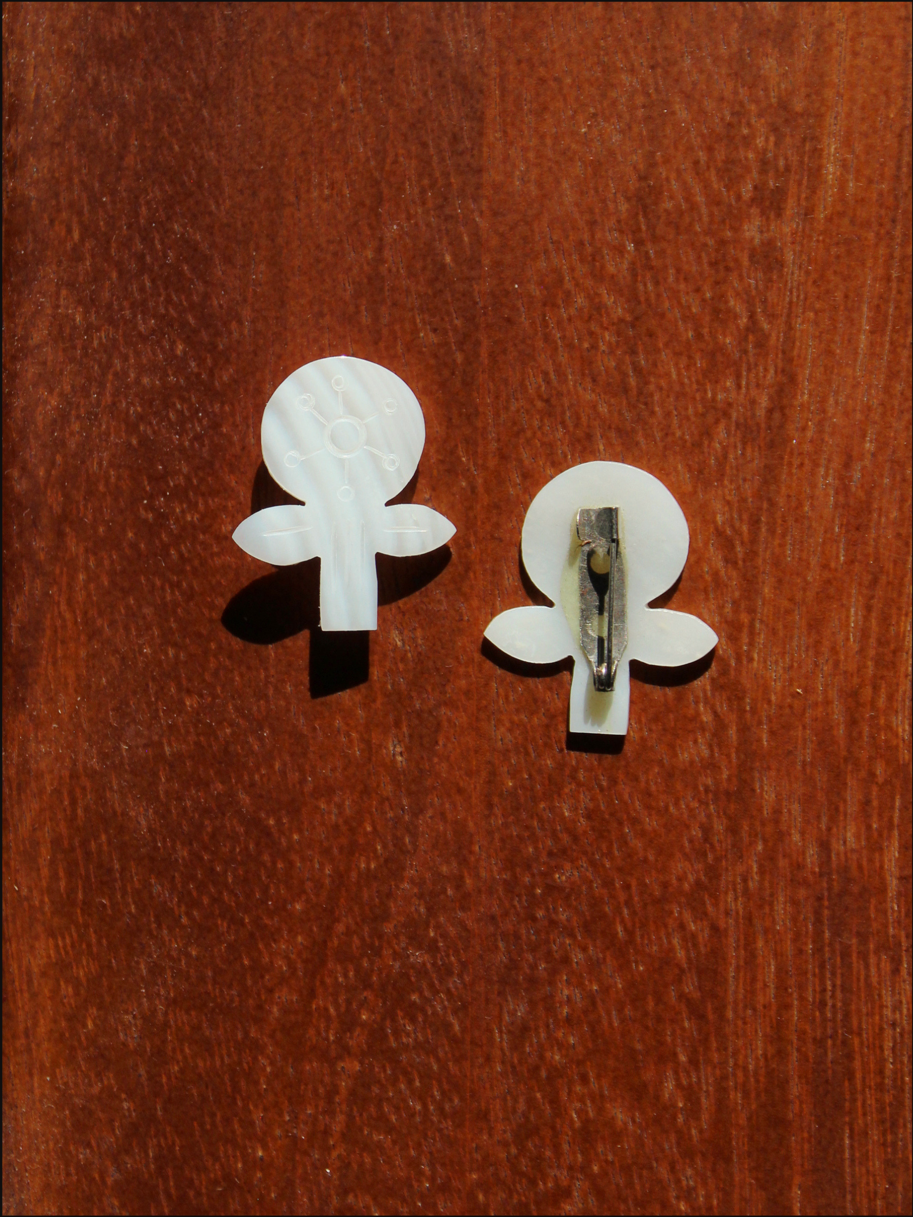 flower shell pin cover.png