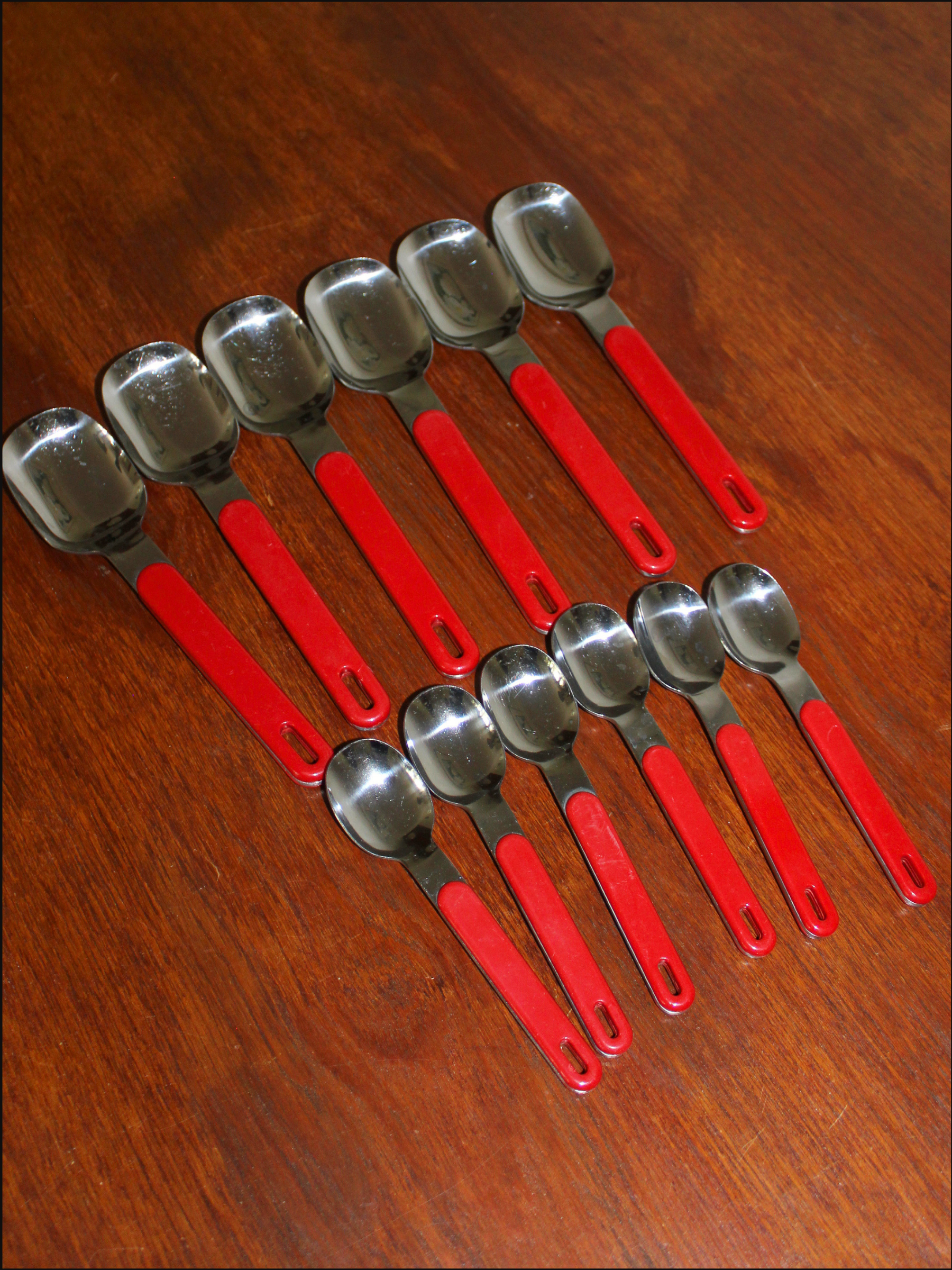 red cutlery cover (5).png