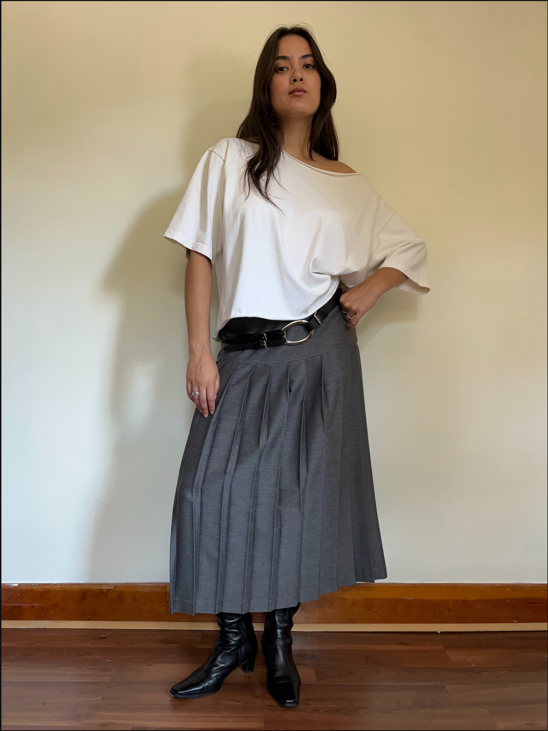 grey drop pleat skirt cover (14).png