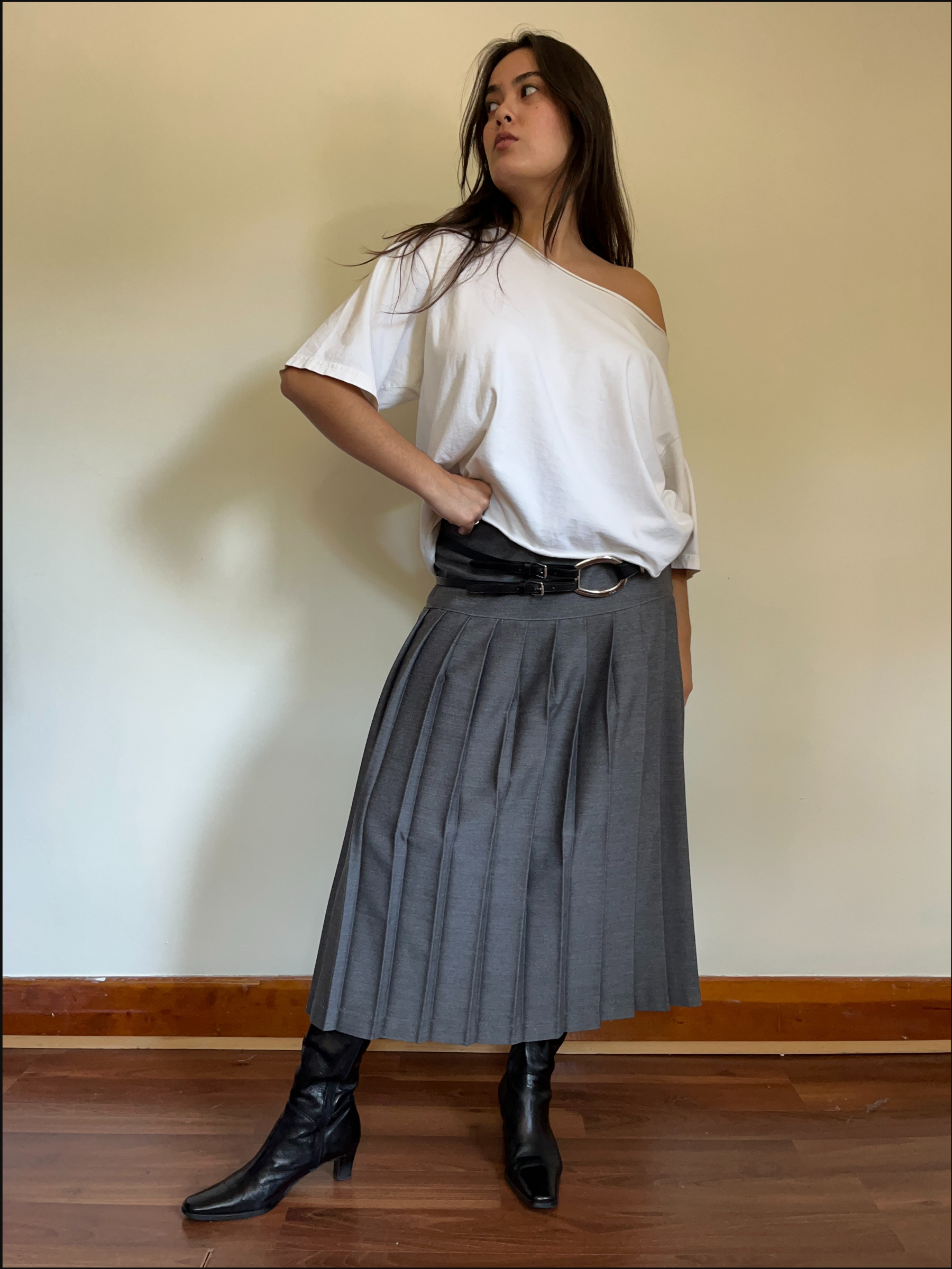 grey drop pleat skirt cover (9).png