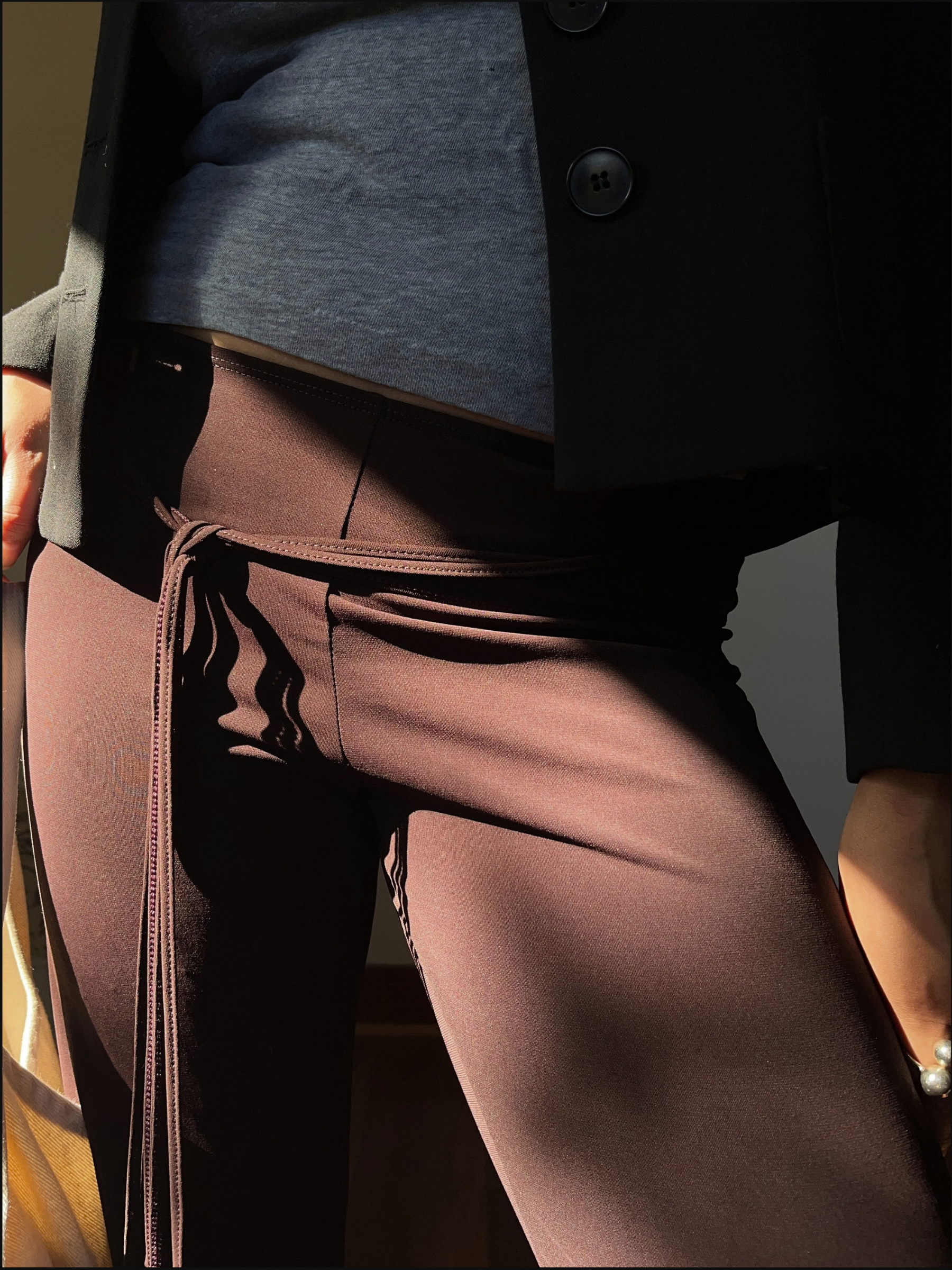 tie stretch pants cover.png