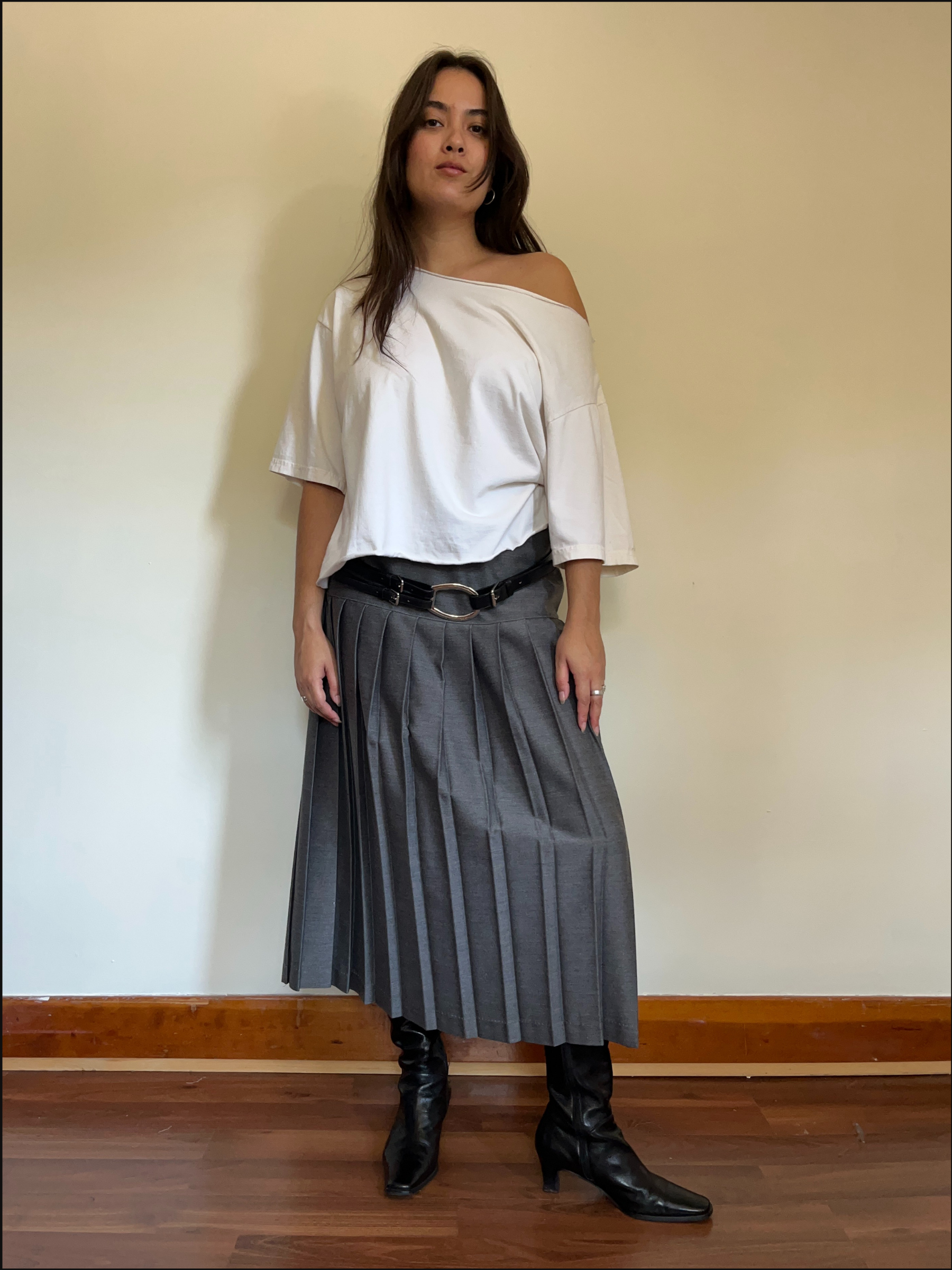 grey drop pleat skirt cover (5).png