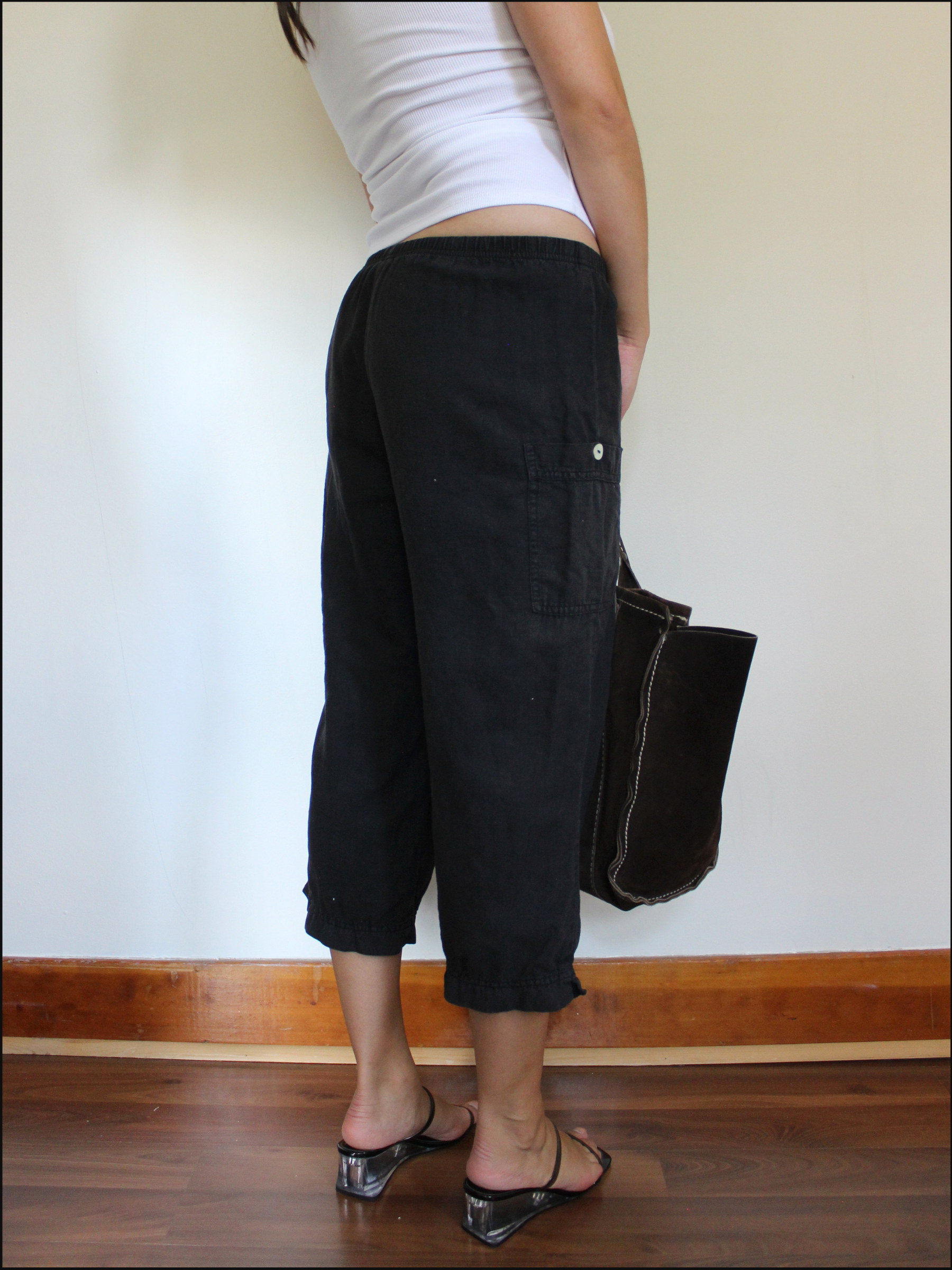linen button capris cover (5).png