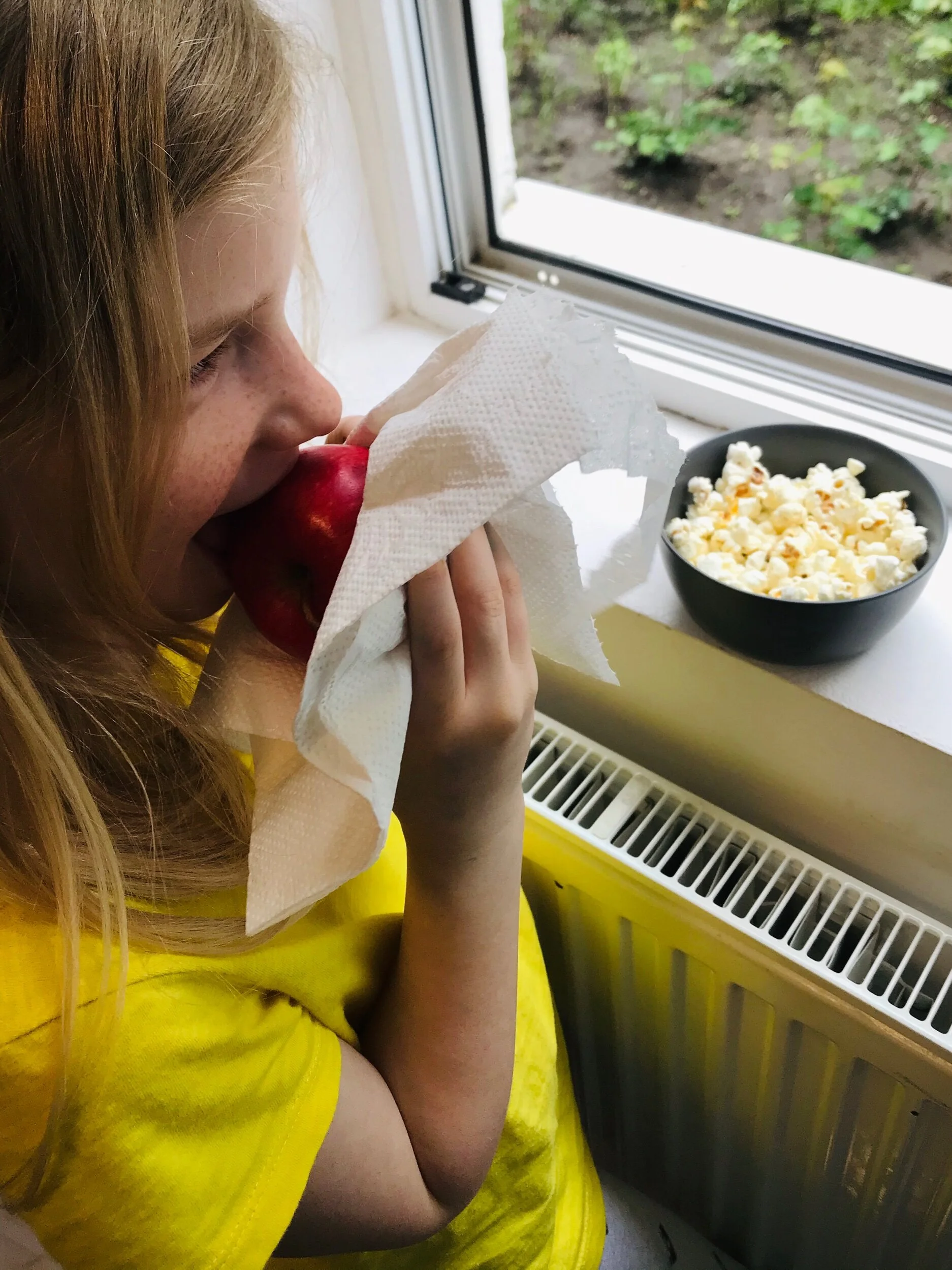 Naomi wanted to stand by the open kitchen window and talk while she had a snack. So that’s what we did.