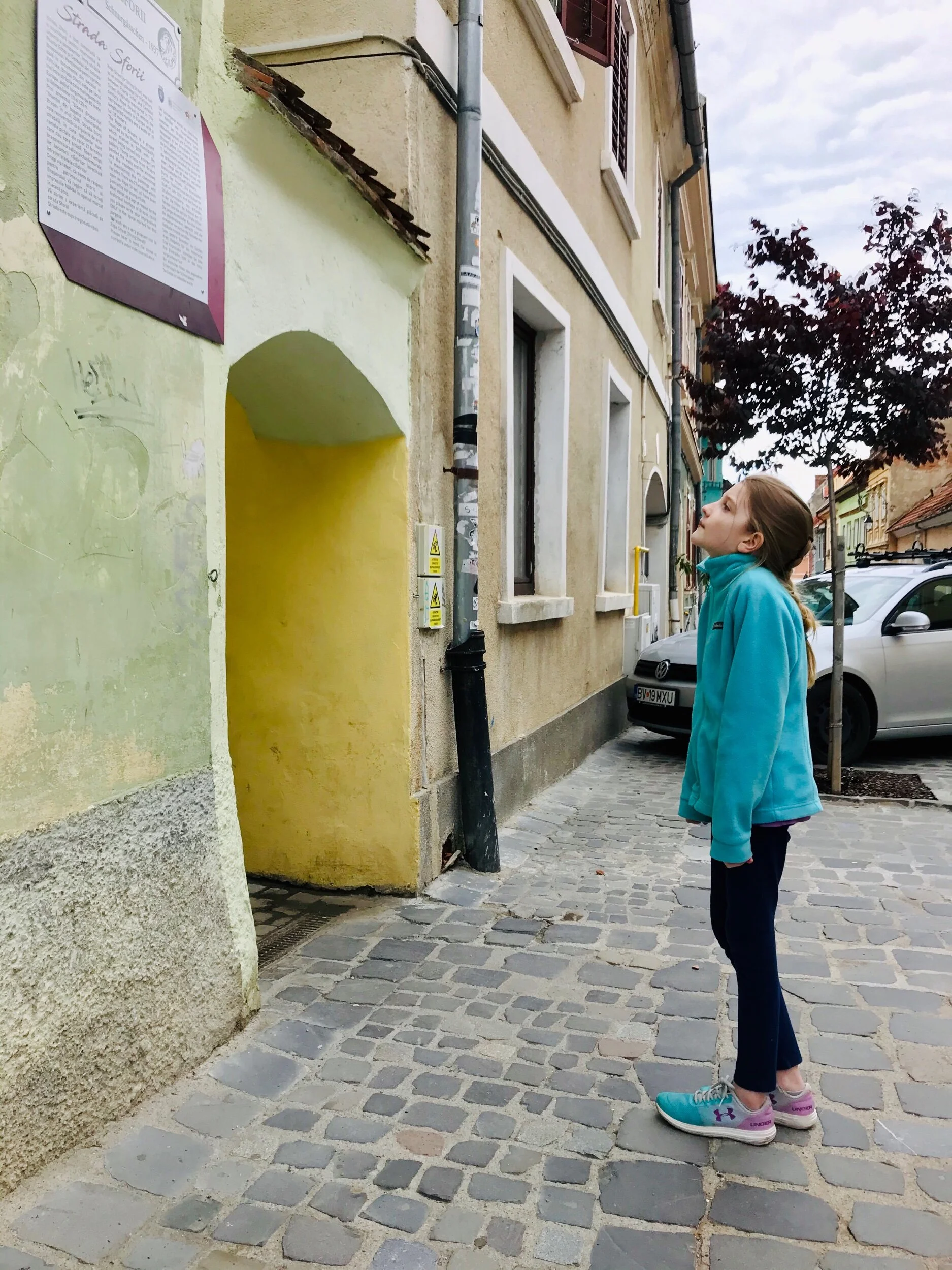 Anna reading about Strada Sforii, Rope Street.