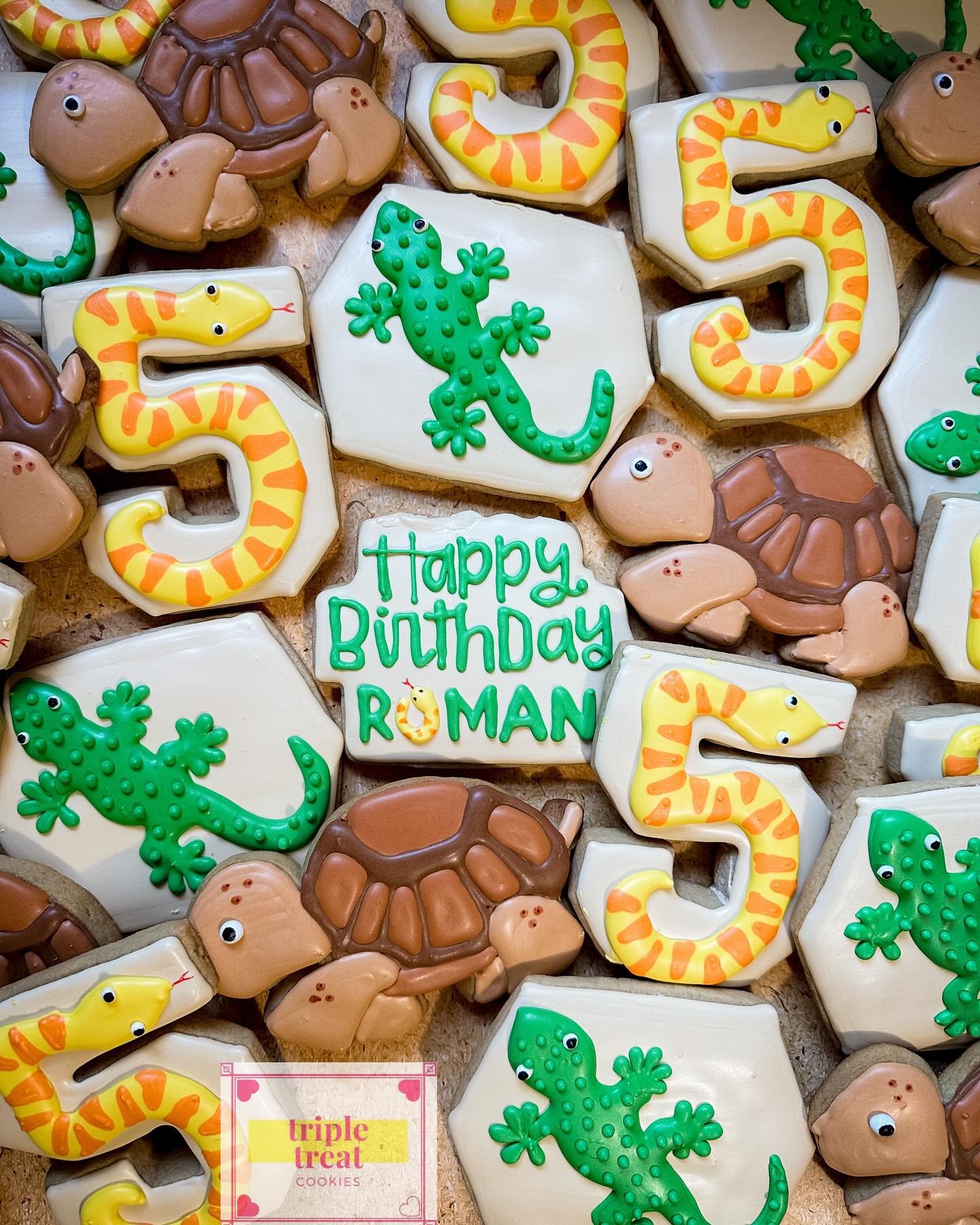 Happy 5th birthday Roman!
#tripletreatcookies
#5thbirthdaycookies 
#birthdaycookies
#sacramentocookies