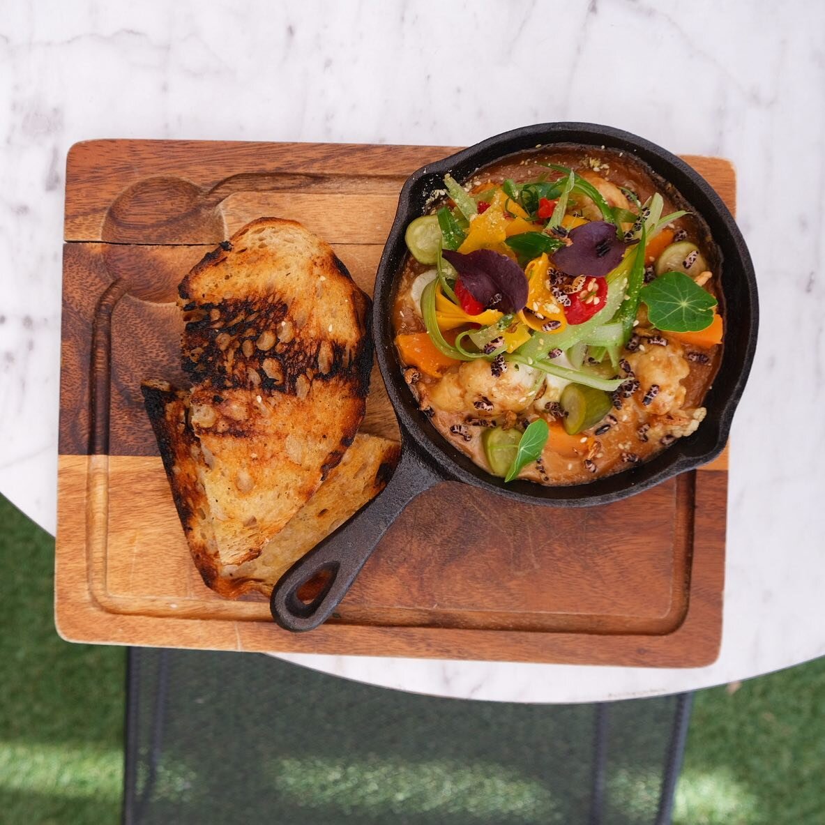 Satay Baked Eggs in our outdoor dining space today ☀️ Prefect way to top off your weekend 

.⁣
.⁣
.⁣
#breakfastinmelbourne #foodblogger #melbourne #melbourneblogger #melbournebreakfast #melbournebrunch #melbournecafe #melbourneeats #melbournefood #me