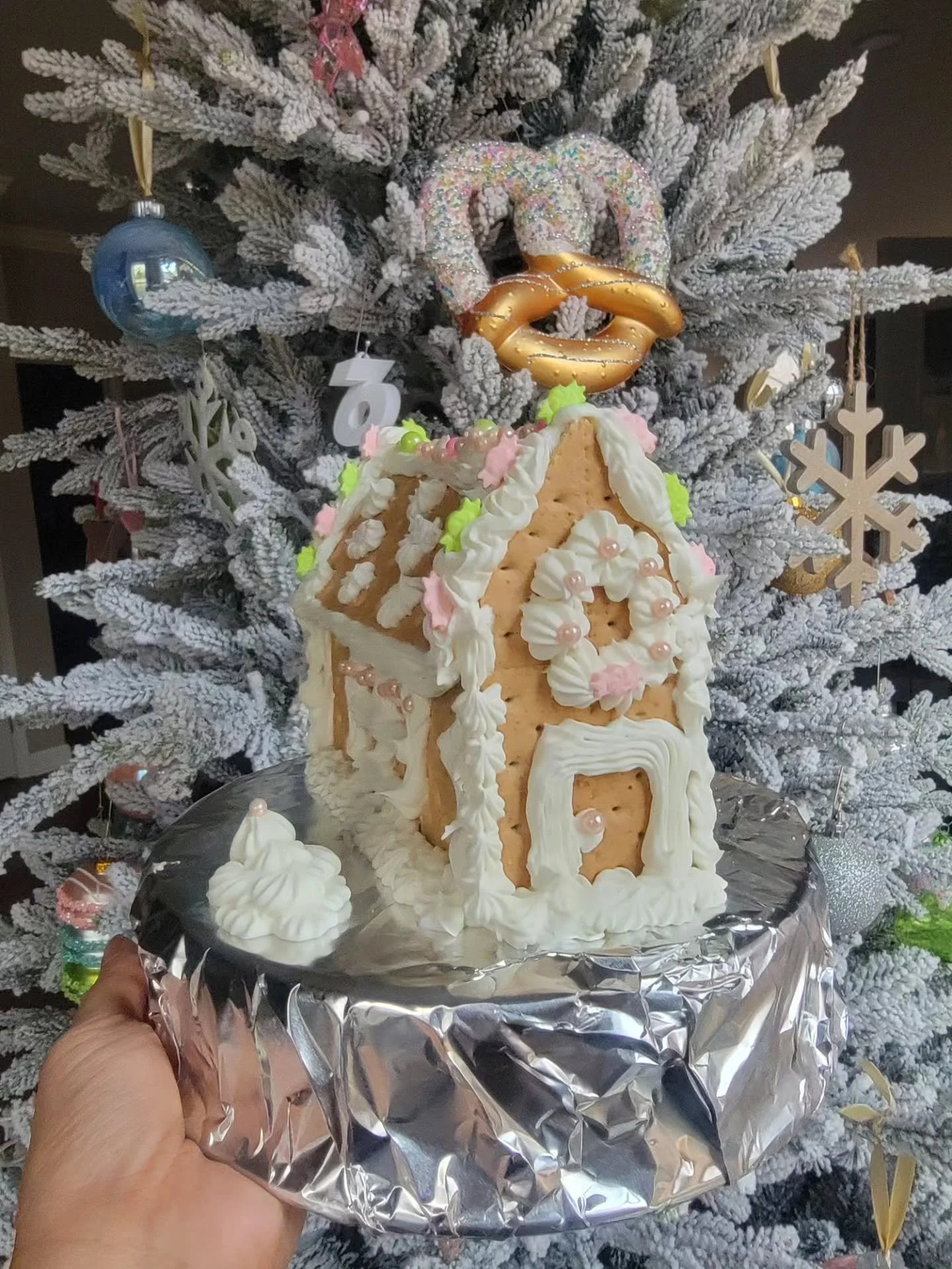 Merry Christmas Eve!

Yesterday, I spent the day making our little graham cracker houses with my youngest and eating all our sweet treat goodies.

Really looking forward to a quiet day or wrapping gifts, watching some old classic Christmas movies, an