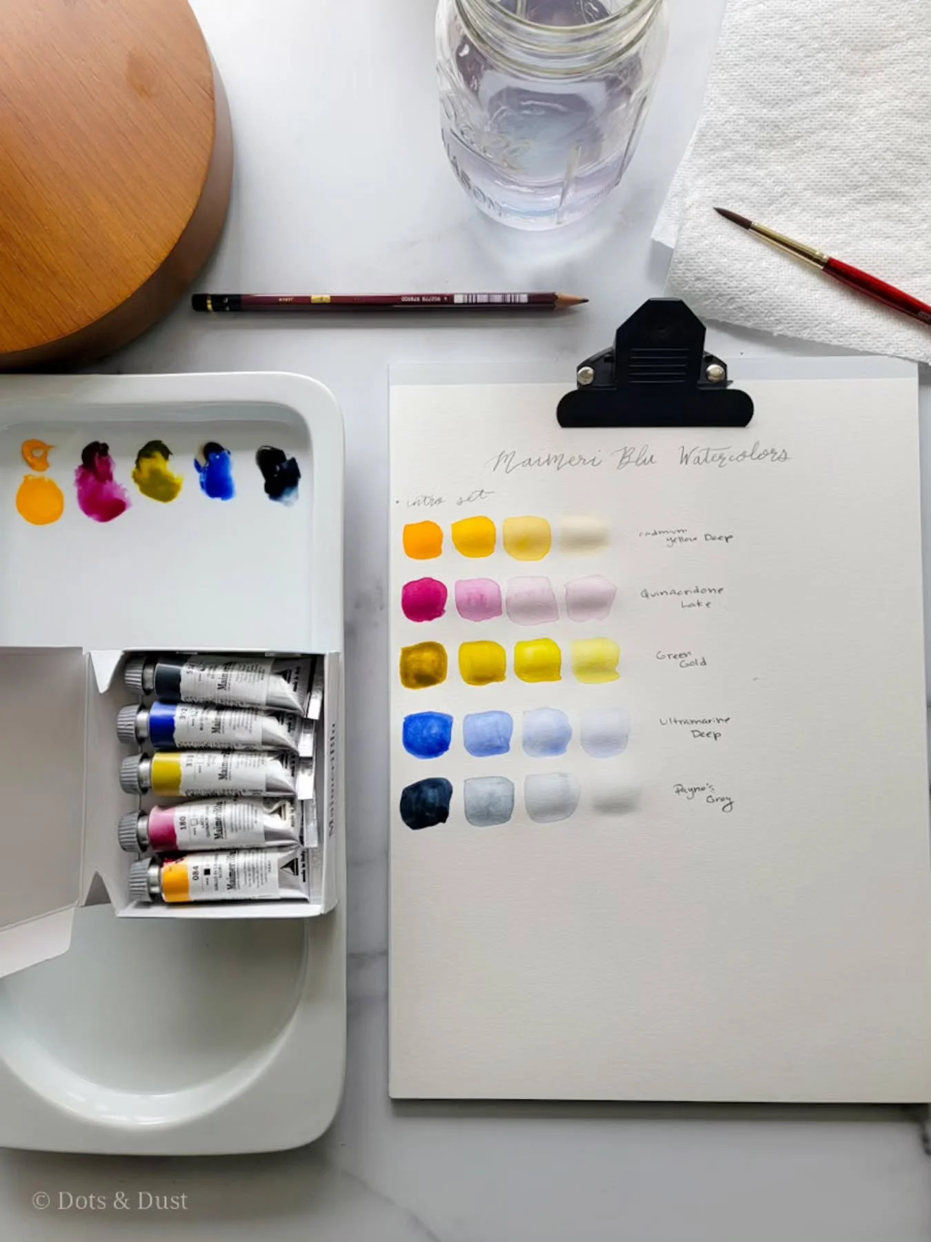 Finding the right supplies when you are just starting out with watercolor can be tricky and to be honest, a little overwhelming 😅

So I put together a ✨️FREE✨️ Beginner Supply List to help you narrow down your decision&mdash;not matter what your bud