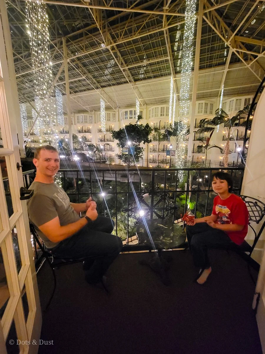family_gaylord_opryland_AAAA_dots_and_dust_nashville_TN_April_2026-03.jpg
