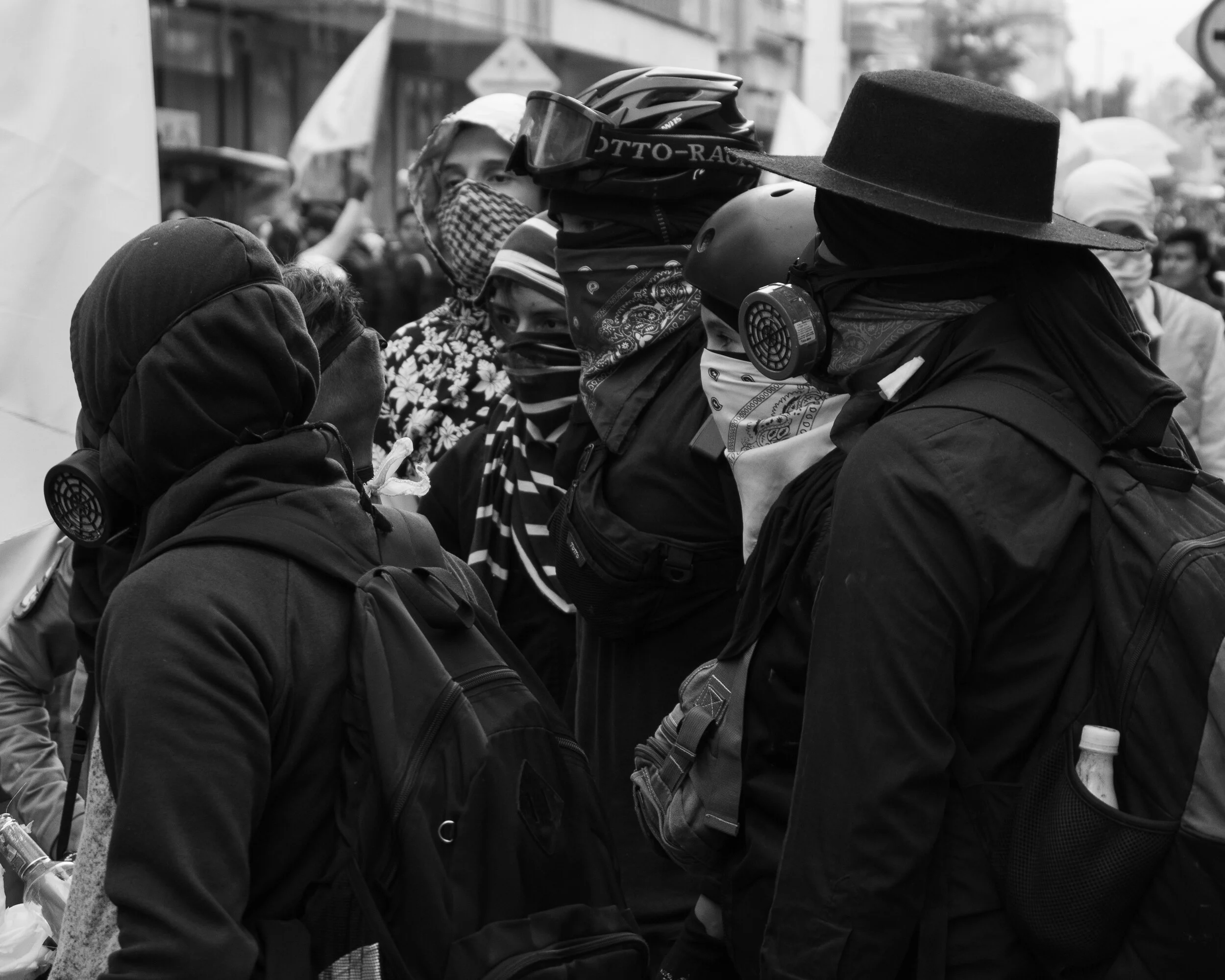 Masked protesters on the Septima