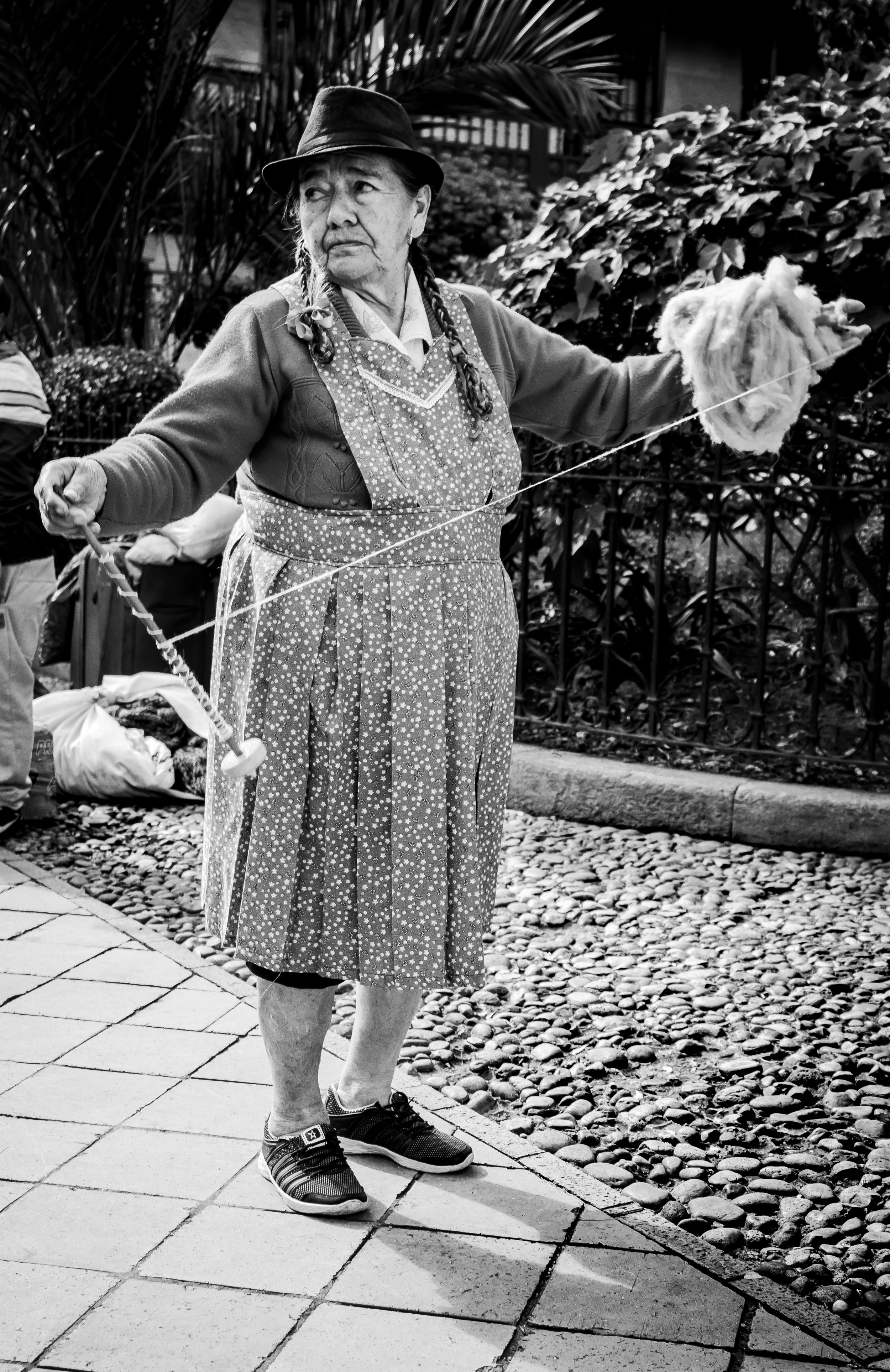 Spinning yarn 25cm.jpg