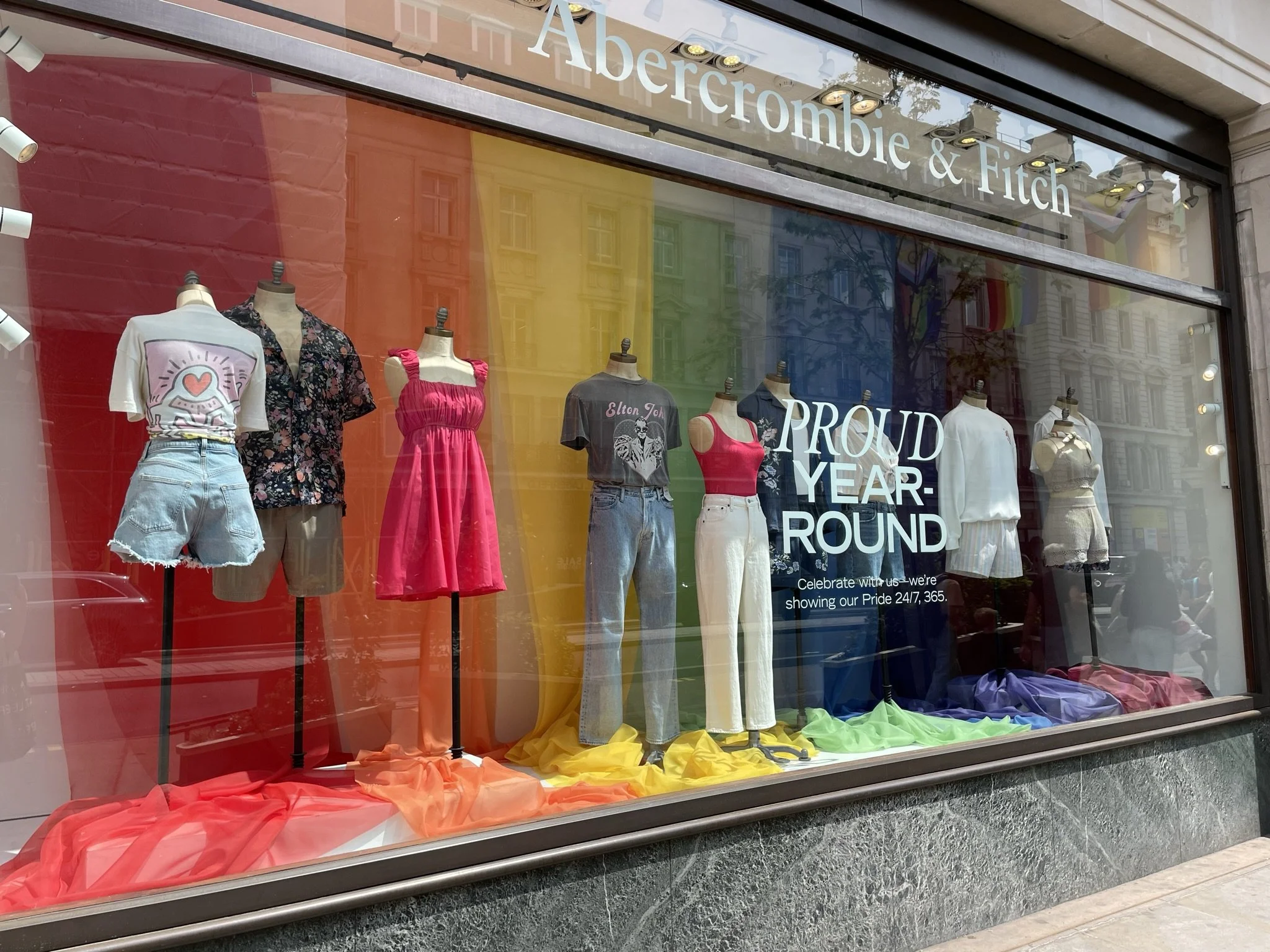 RETAIL EYE - TRENDS IN RETAIL AND POS