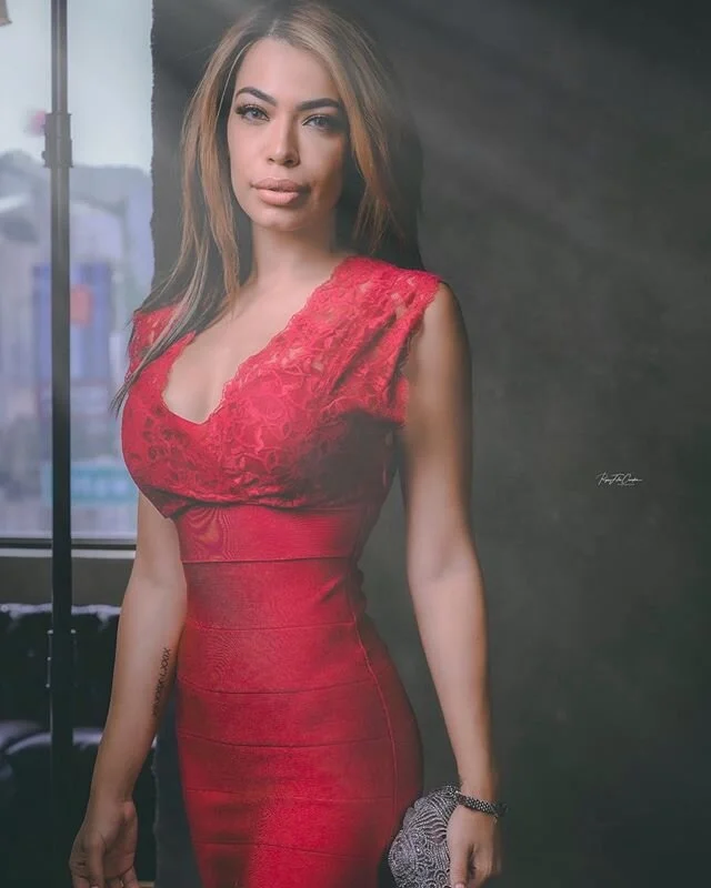 I&rsquo;m betting on Red 📸
Model: @lettyloera_ 🙌🏻
&bull;
&bull;
&bull;
#sonyalpha7iii #sonya7iii #godoxad600pro#lensdistortions #paulcbuffinc #paulcbuff #franklinbackdrops #sonygmaster85f4#petermckinnonpresets
