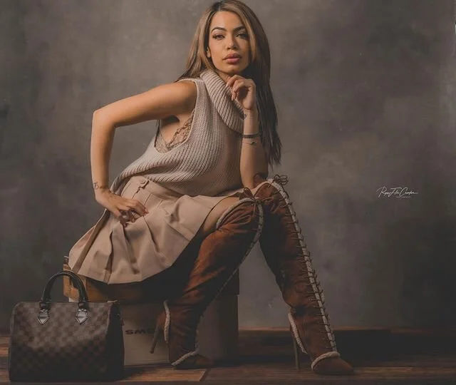 Striving for Fine Art Portraiture
Model: @lettyloera_ &bull;
&bull;
&bull;
&bull;
#fineartphotography #portraitphotography #franklinbackdrops #sonya7iii #sonyalpha7iii #sanfranciscoloft#modelphotography
#godoxad600pro #dennymanufacturing #louisvuitto