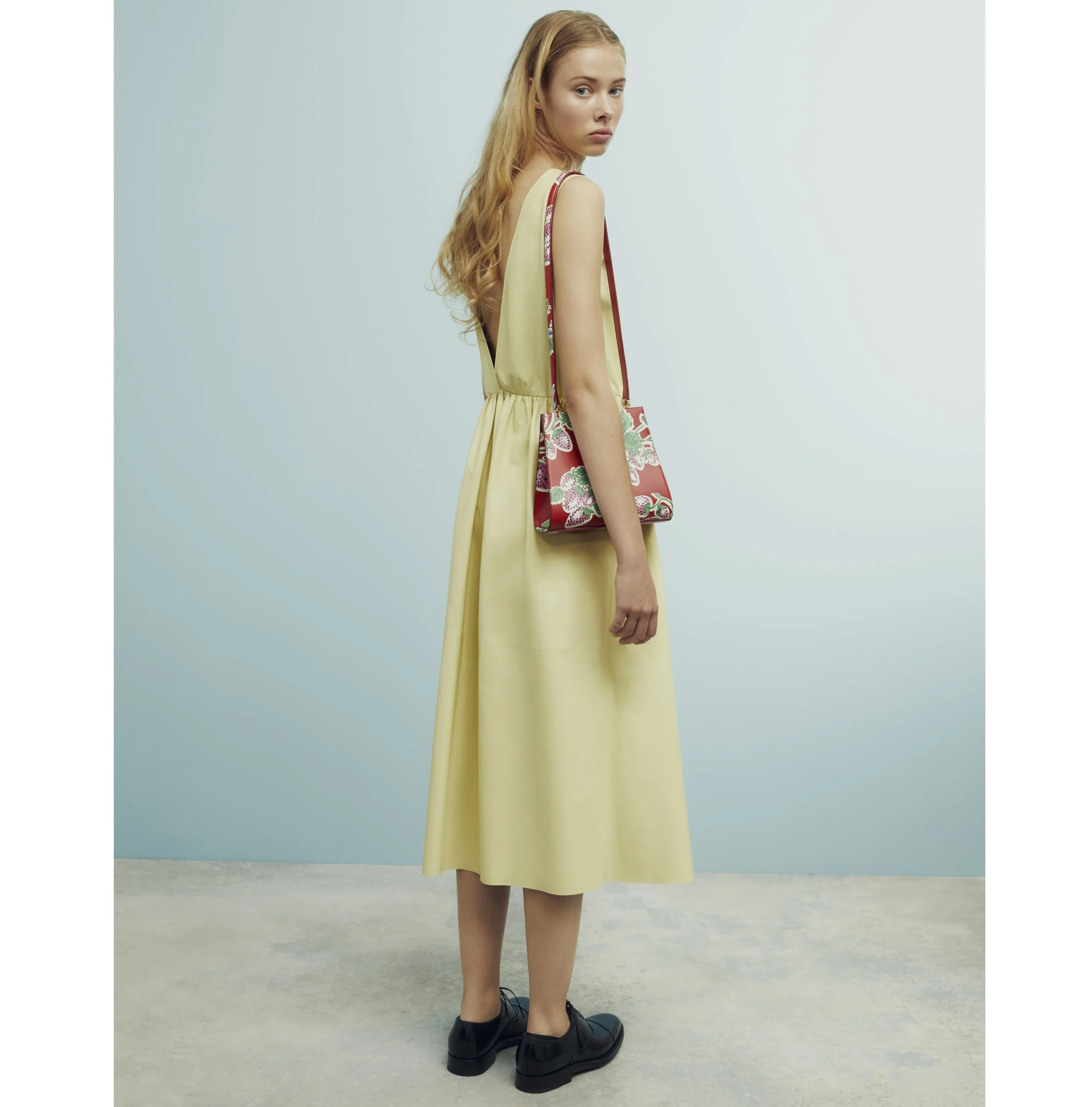 BALLY-SS24-EDITORIAL LOOKBOOK-CARLOTTA MANAIGO-LOOK_37_004_IG.jpg