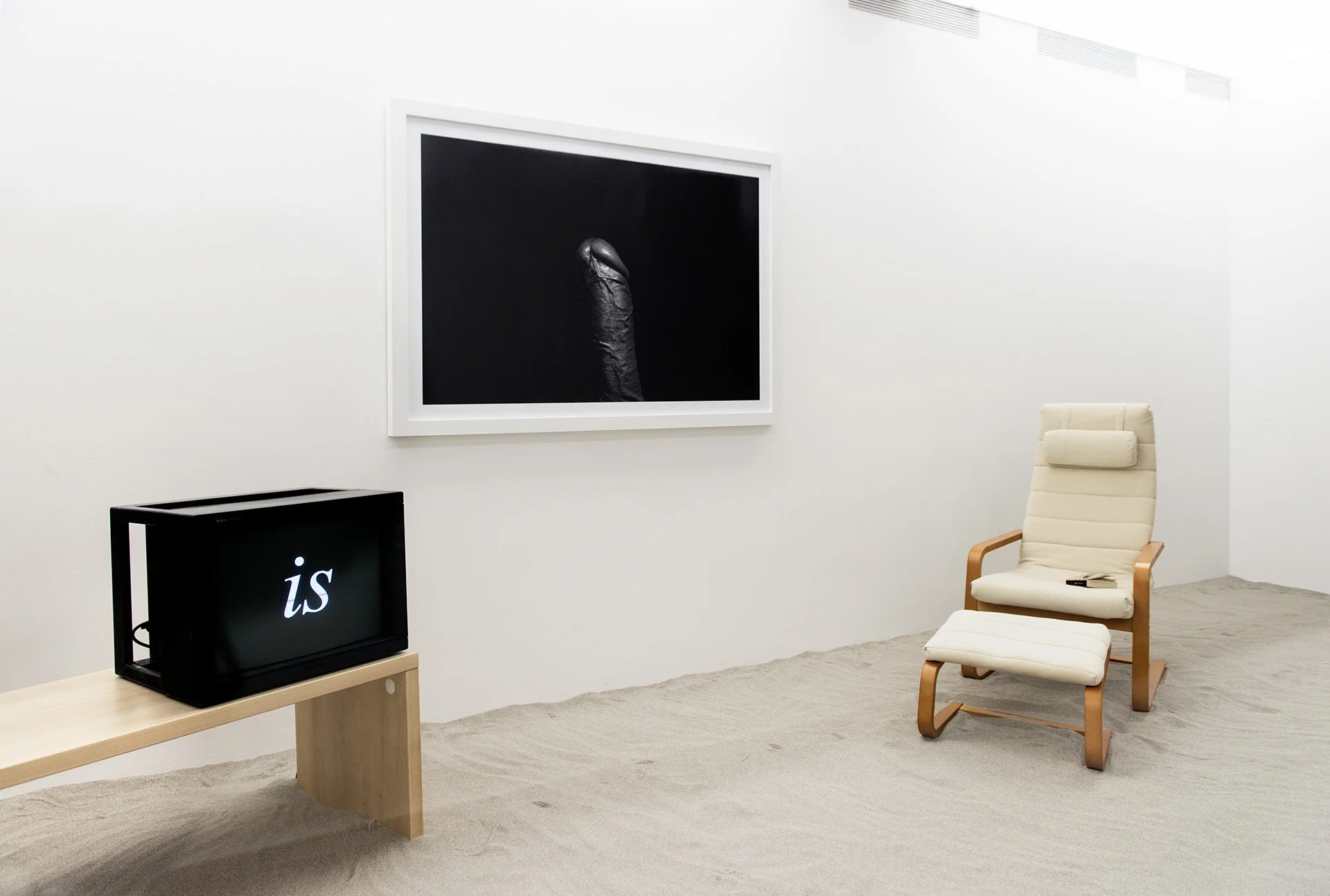 2012-modernist-super-modernist-2012-kiev-installation-view-03-web.jpg