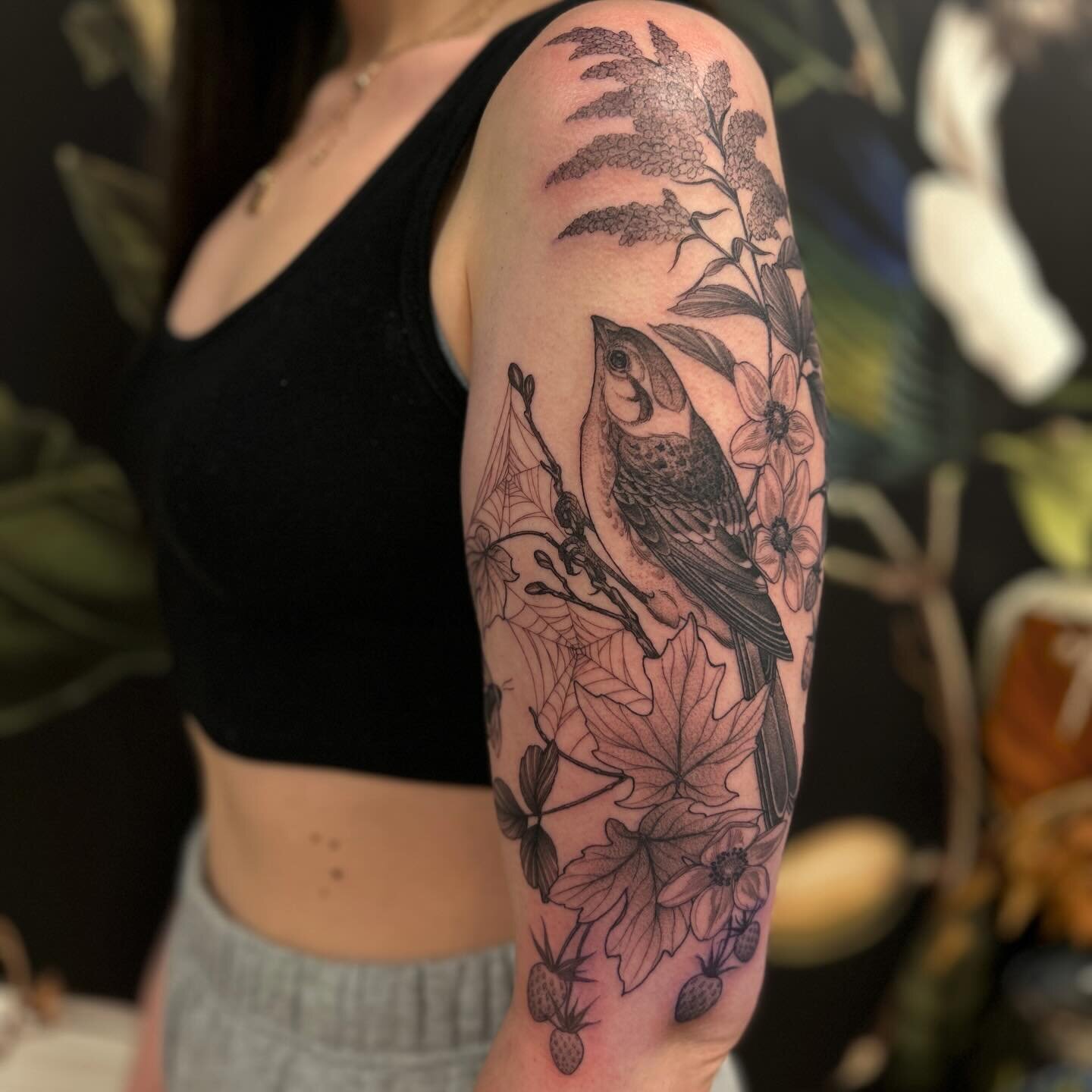 Made in a day for Izzy. American tree sparrow, strawberries, goldenrod, maple 🍁🍓
@springfevertattoo