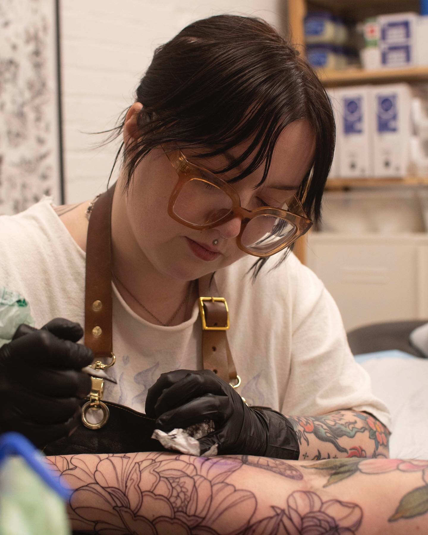 Behold, my terrible tattooing posture. 

Thank you for the photos @beck.arts sorry these got cropped by Instagram!