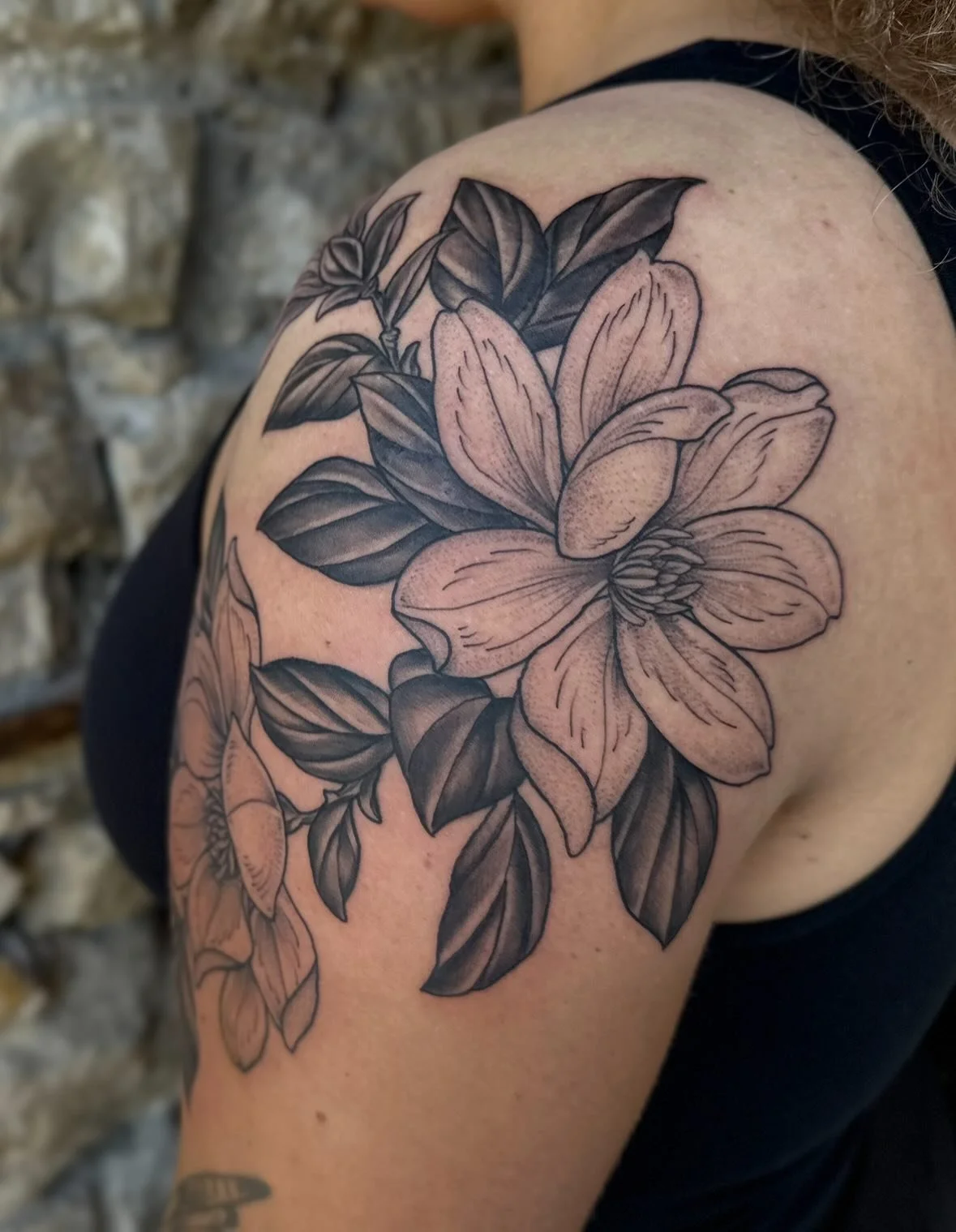 Magnolias for Donielle 🌼 thanks for getting tattooed! 

Made @springfevertattoo #springfevertattoo #guelphtattoo #floraltattoo #blackandgreytattoo #shouldertattoo #downtownguelph #ontariotattooer #magnoliatattoo #naturetattoo