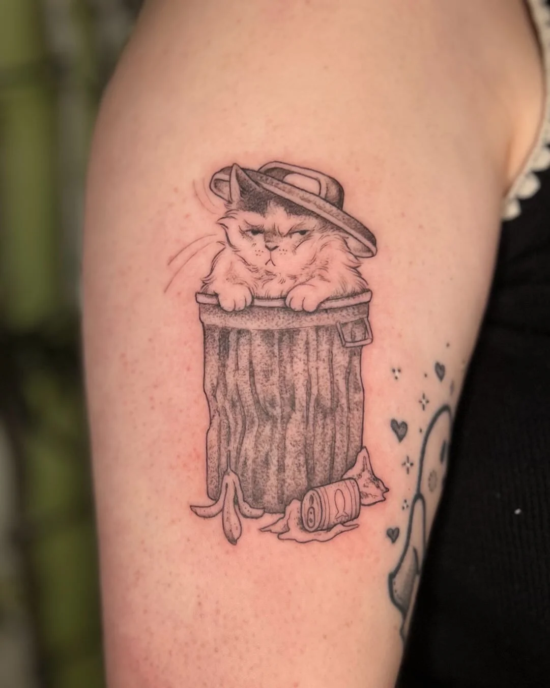 Thank you Ashley for having such fun creative ideas for your cat portraits! We tattooed this sweet trash cat yesterday and I love how grumpy he is. Swipe to see her other cat all healed up and inspired by a sweet bag lady.