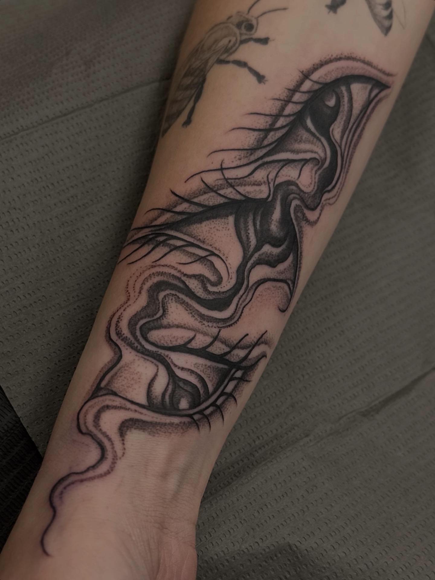 Please let me tattoo freak shit on you. 
Thank you Jordi! Made @springfevertattoo

 #tattoo #abstracttattoo #eyetattoo #eyeballtattoo #dotworktattoo #morphingtattoo #blackandgreytattoo #springfevertattoo #guelphtattoo #downtownguelph