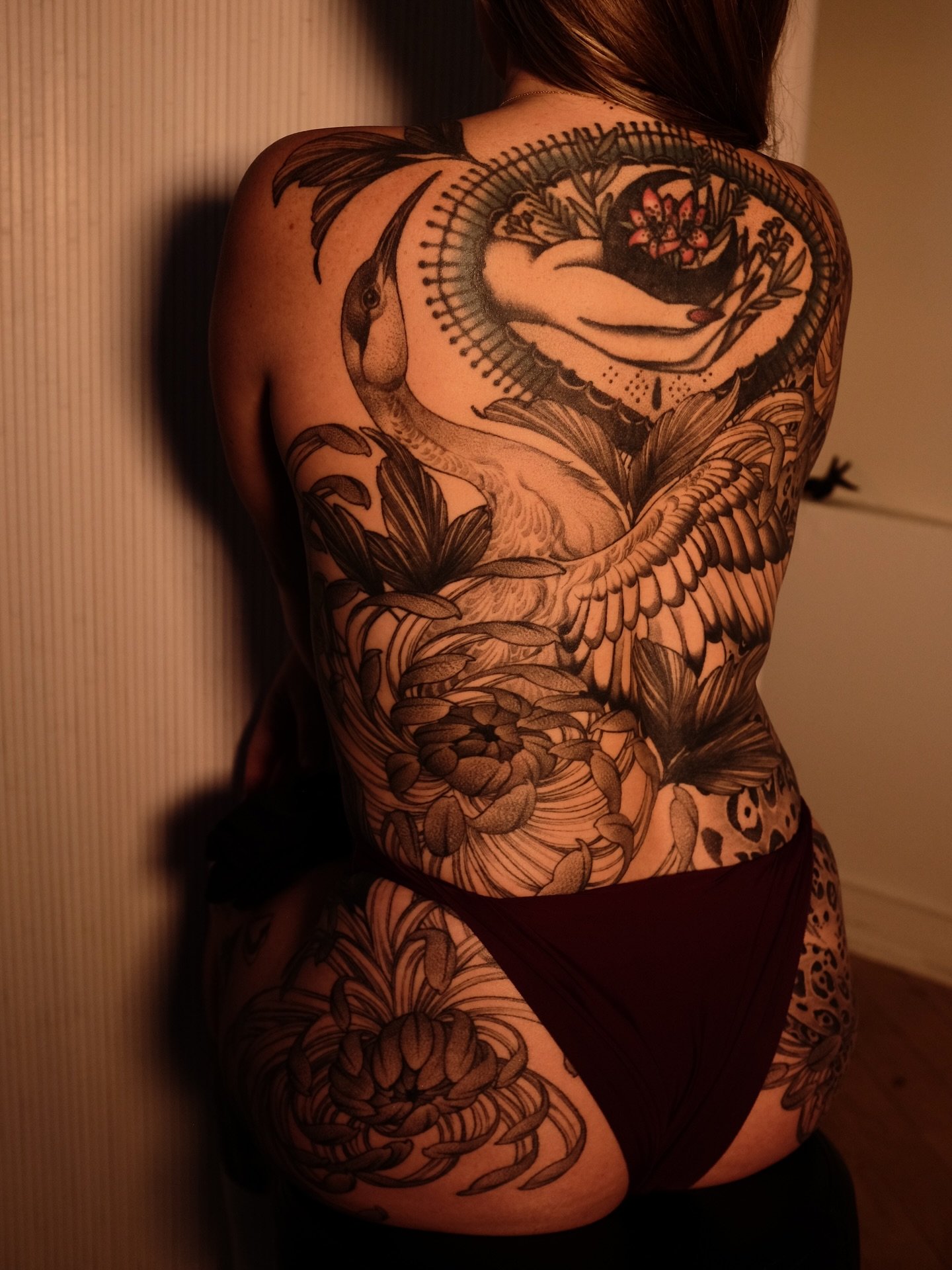 Sarah is just the best!✨ this is healed from a while back now, I&rsquo;m so glad we took the time to take some photos after finishing a new piece on their arm.
What a fab day for old al😌
Middle piece was already there