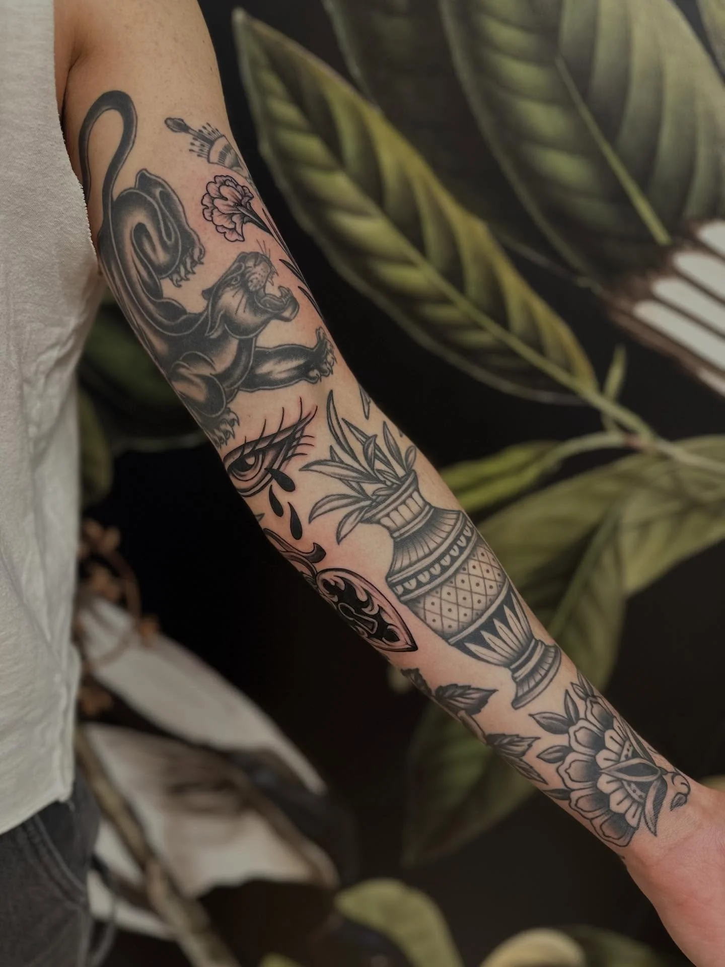 Gap filler day is so satisfying. Carnation, eye, lackey and chalice are all fresh, everything else is healed. All the tattoos pictured were made by me! Thanks for your continued support Alex, only a few more spots to go. If you also want a sleeve hit