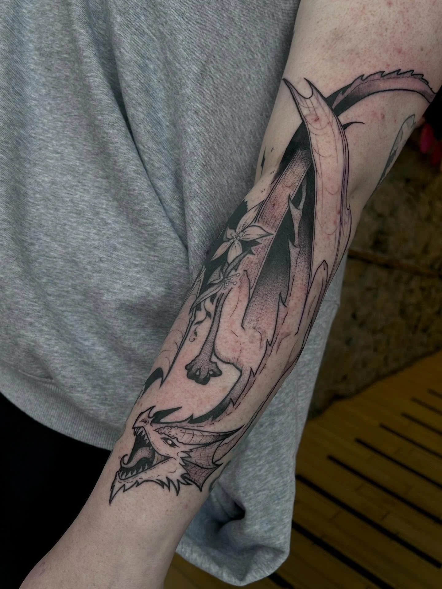 Dragon added to this (healed) bookish cover-up 🖤🦇⛰️✨